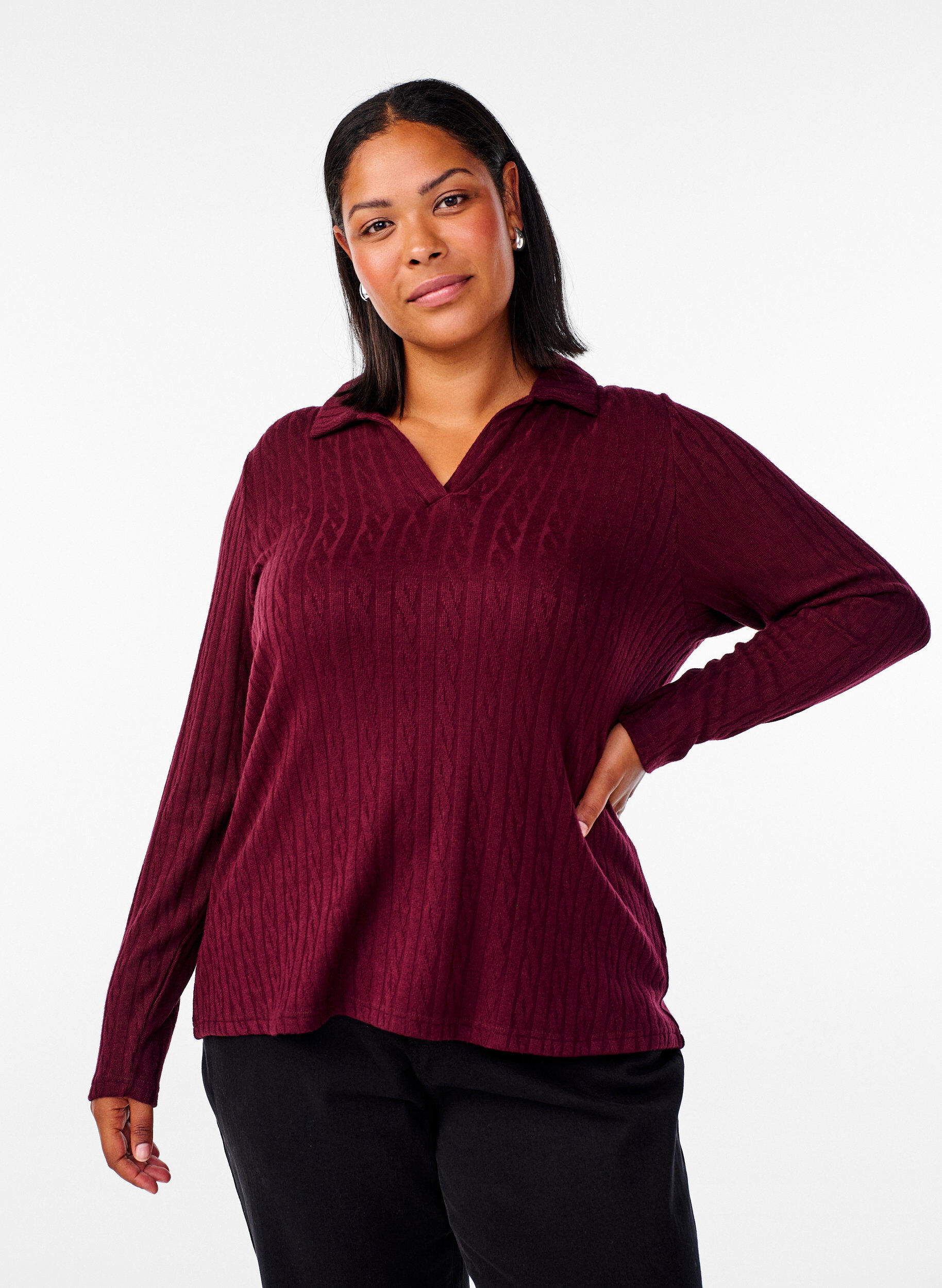 Strickbluse mit Kragen und Zopfmuster, Dunkles Bordeaux, Model