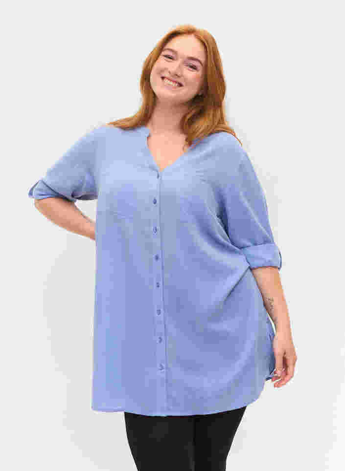 Lange Hemdbluse mit 3/4-Ärmeln und V-Ausschnitt, Ultramarine, Model