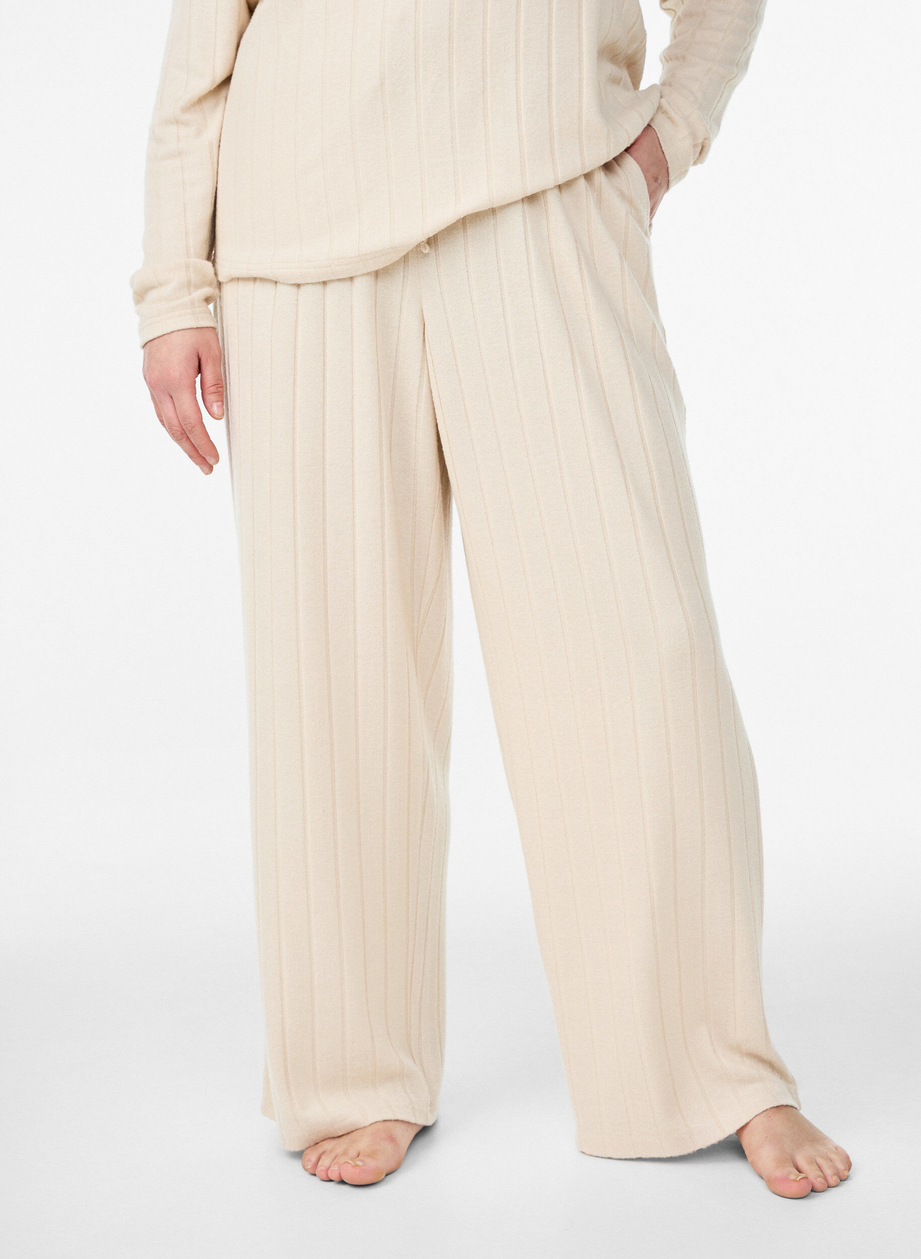 ZizziLoungehose aus geripptem Jersey mit hoher Taille, Beige, Model image number 2