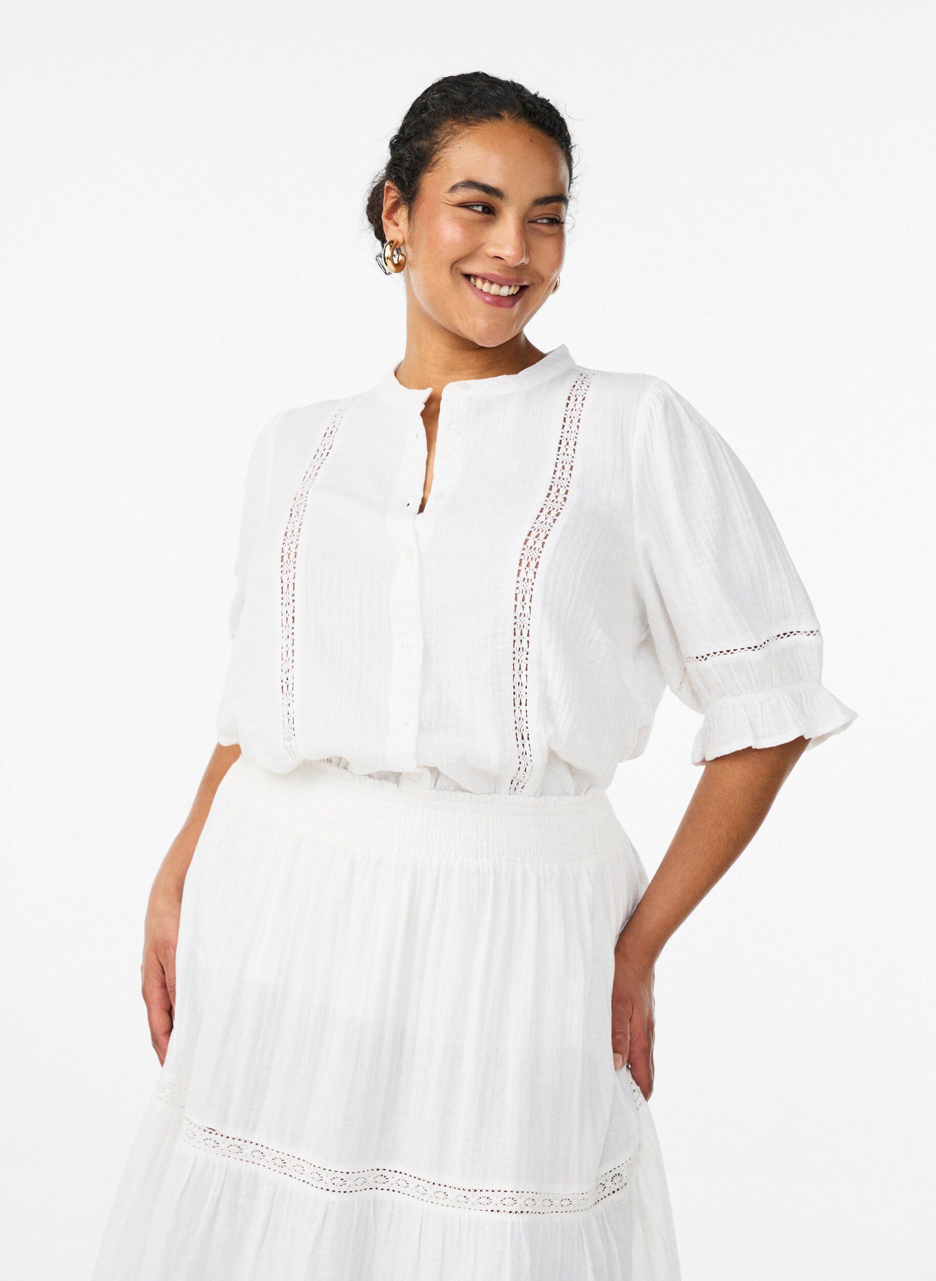ZizziKurz&auml;rmelige Bluse aus Baumwoll-Musselin mit H&auml;kelbesatz, Wei&szlig;, Model image number 0