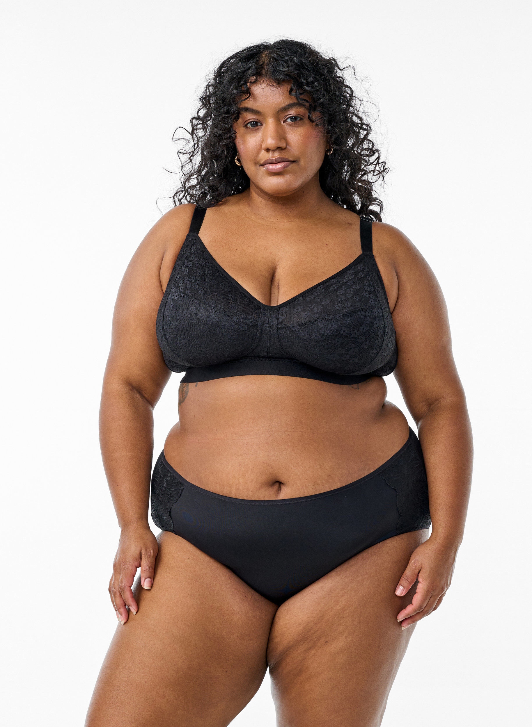 ZizziBH ohne B&uuml;gel mit Spitze, Schwarz, Model image number 1