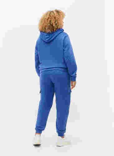 Sweatpants mit Cargotaschen, Dazzling Blue, Model image number 1
