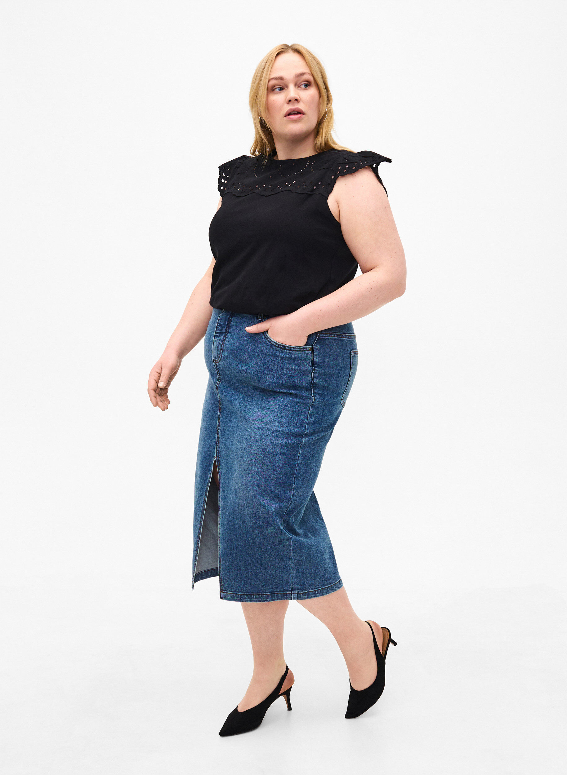 ZizziT-Shirt aus Bio-Baumwolle mit Lochstickerei, Black, Model image number 2