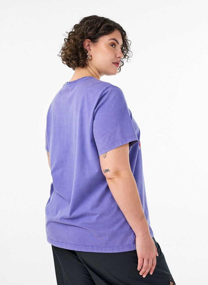 Baumwoll-T-Shirt mit Frontprint und gewaschener Optik, Lila, Model image number 2