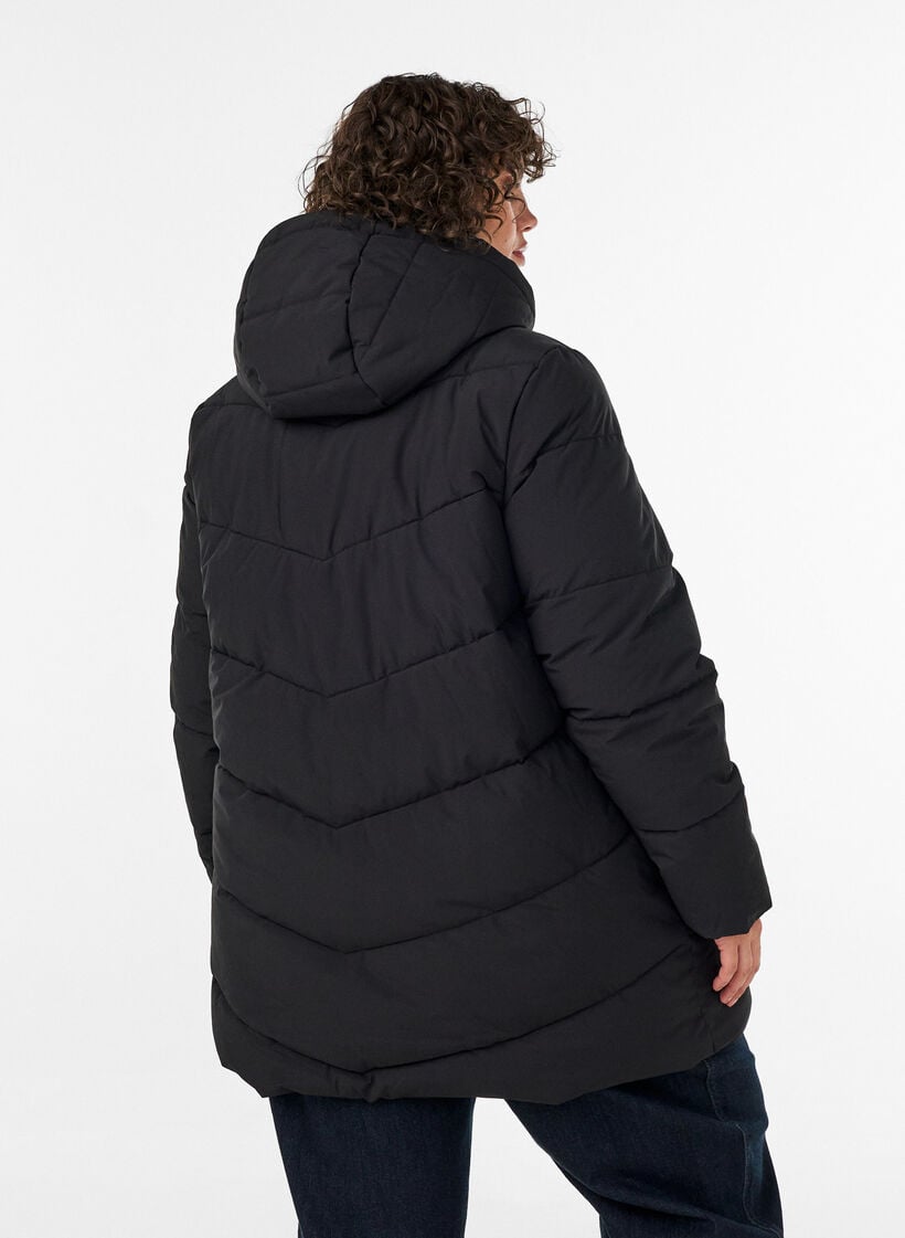 Mittellange Steppjacke mit Kapuze, Schwarz, Model image number 2