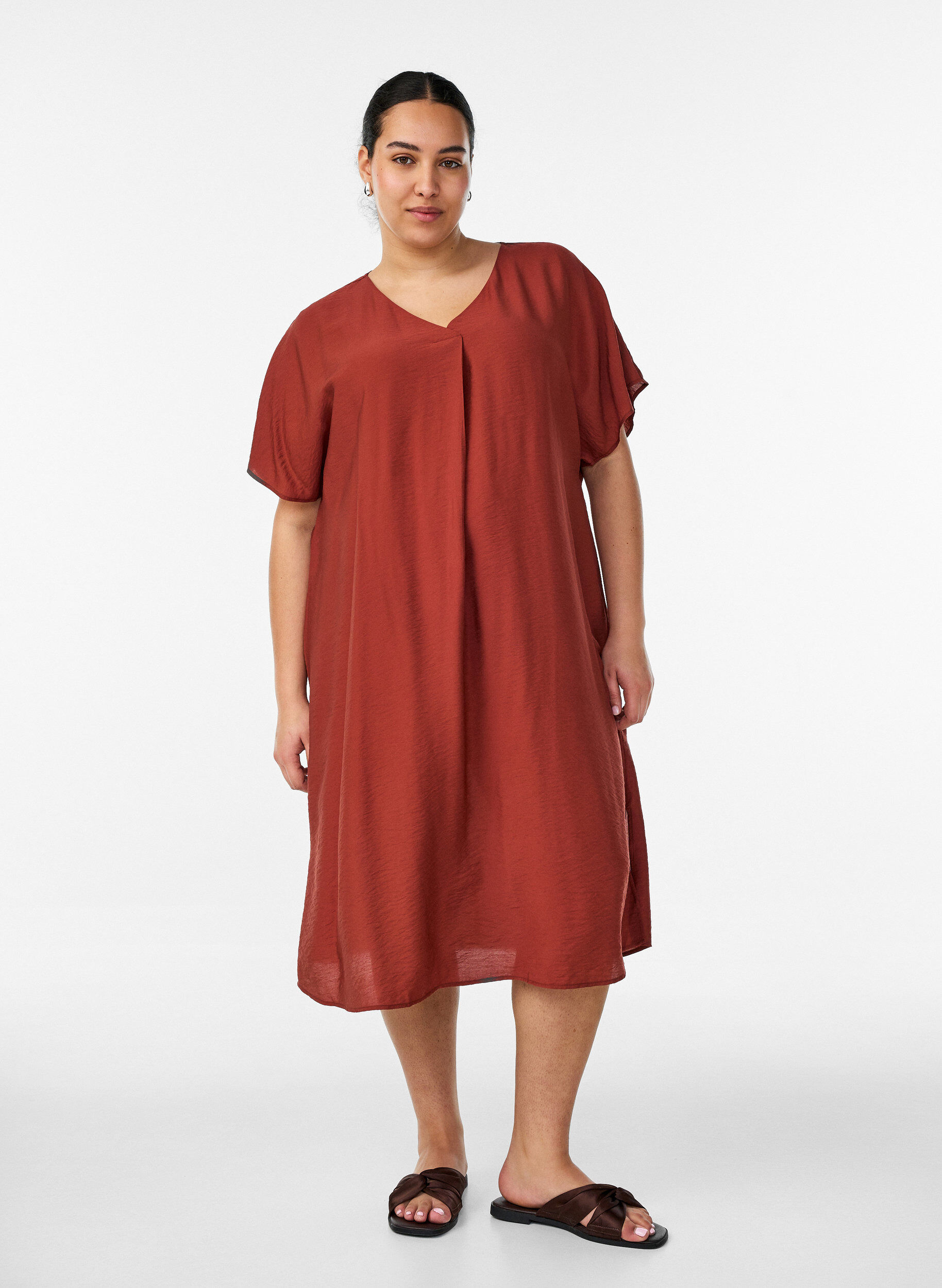 Kleid aus Viskose mit V-Ausschnitt, Rot, Model