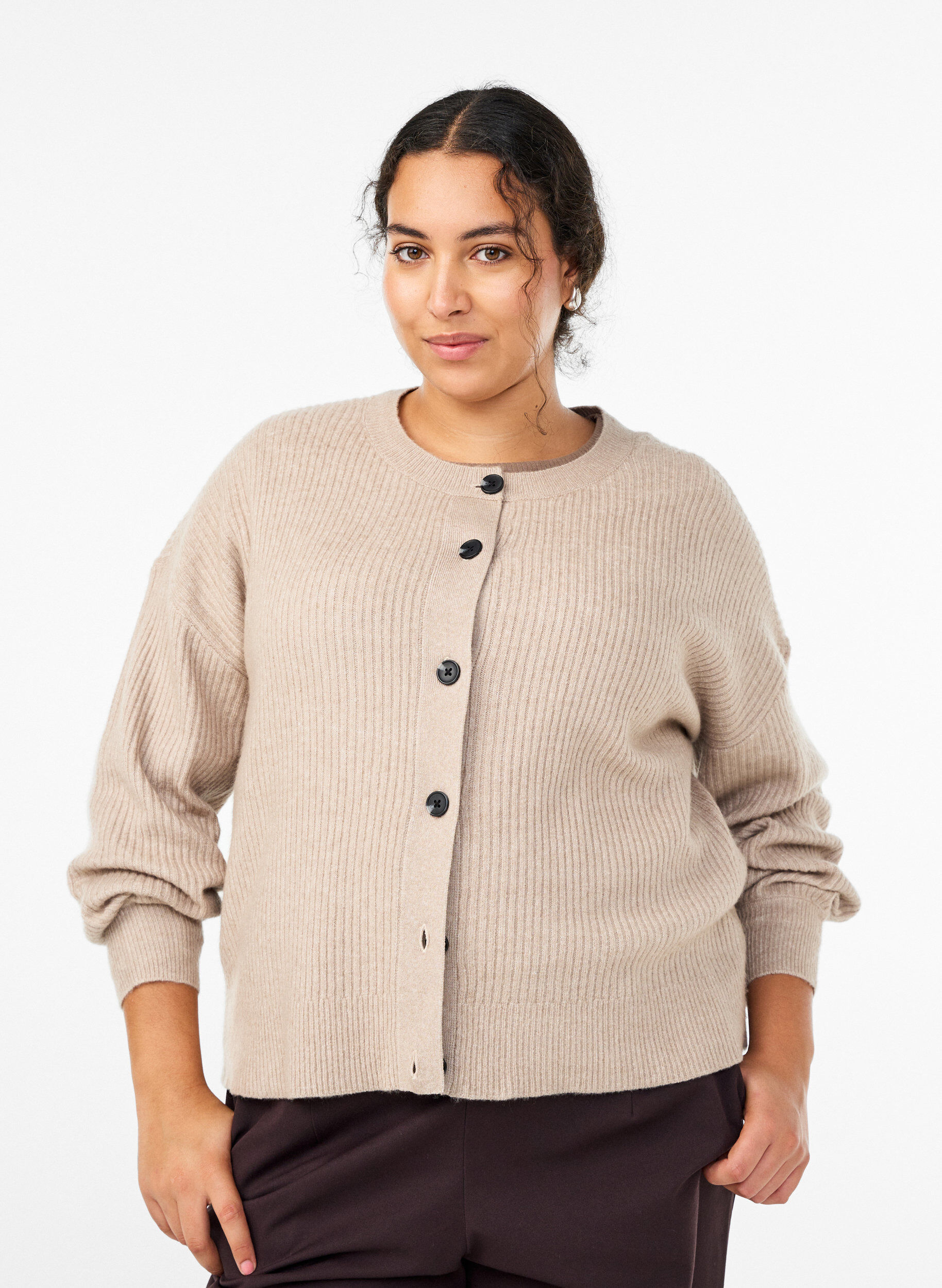Rippenstrick Strickjacke mit Kn&ouml;pfen, Beige, Model