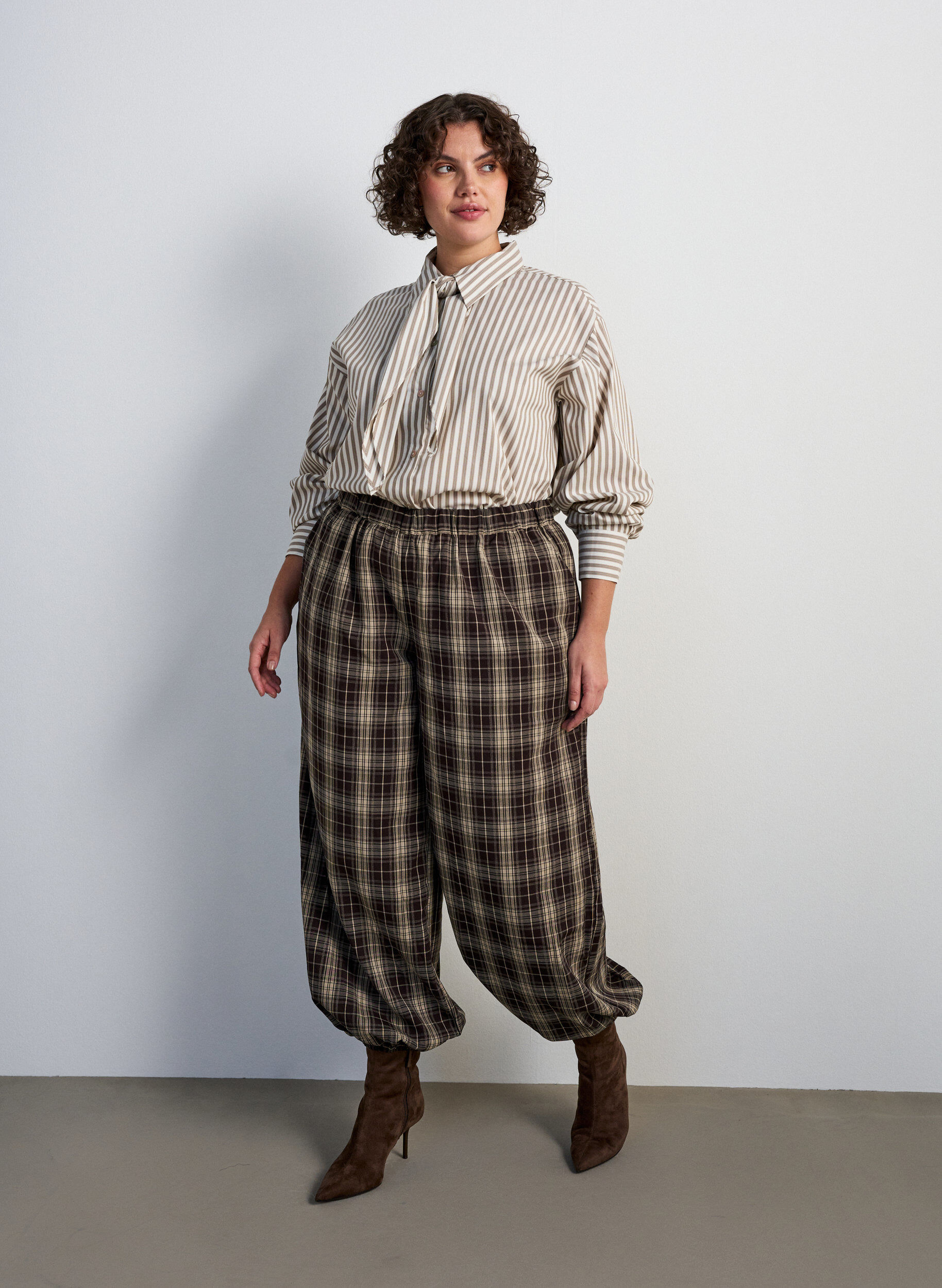 ZizziKarierte Ballonhose mit hoher Taille, Gr&uuml;n, Model image number 0