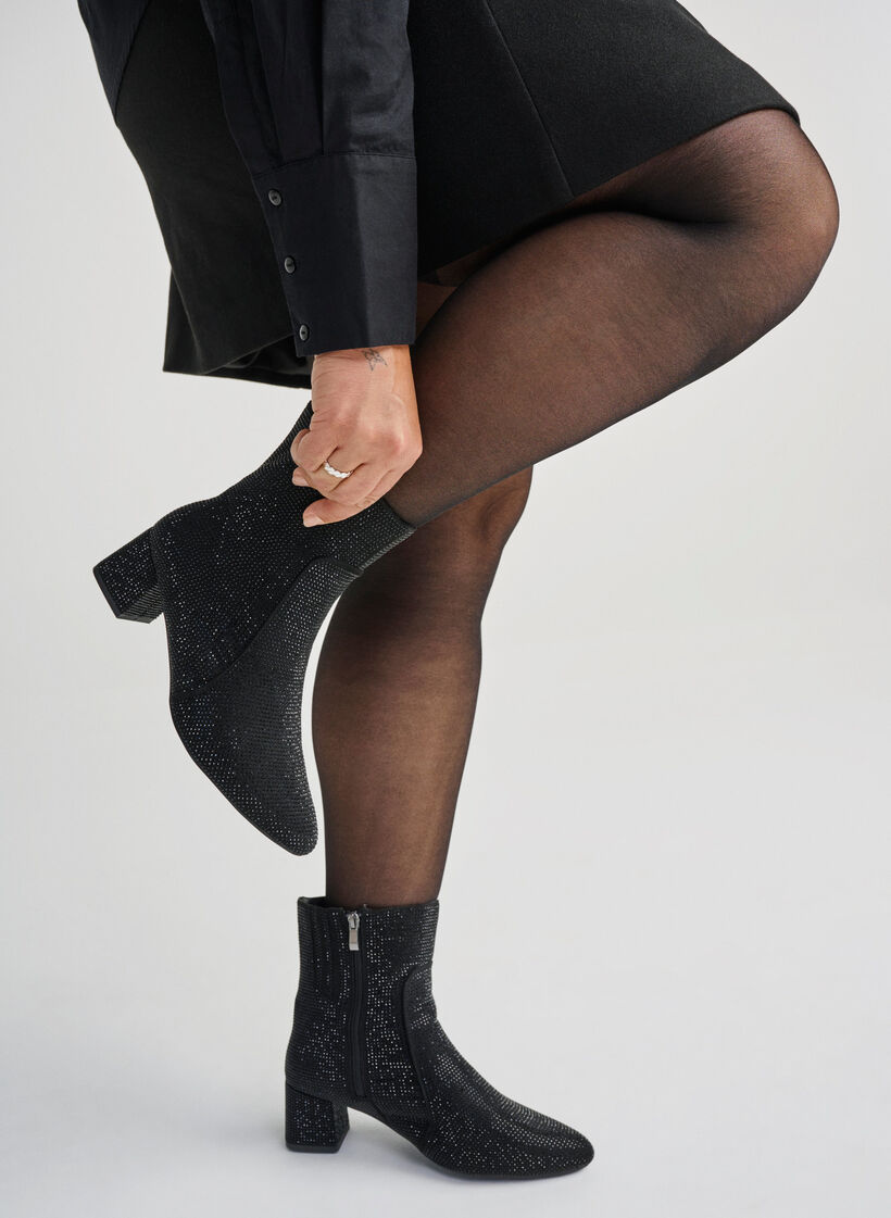 Extra-Weite – Knöchenstiefel mit Strasssteinen, Schwarz, Model image number 0