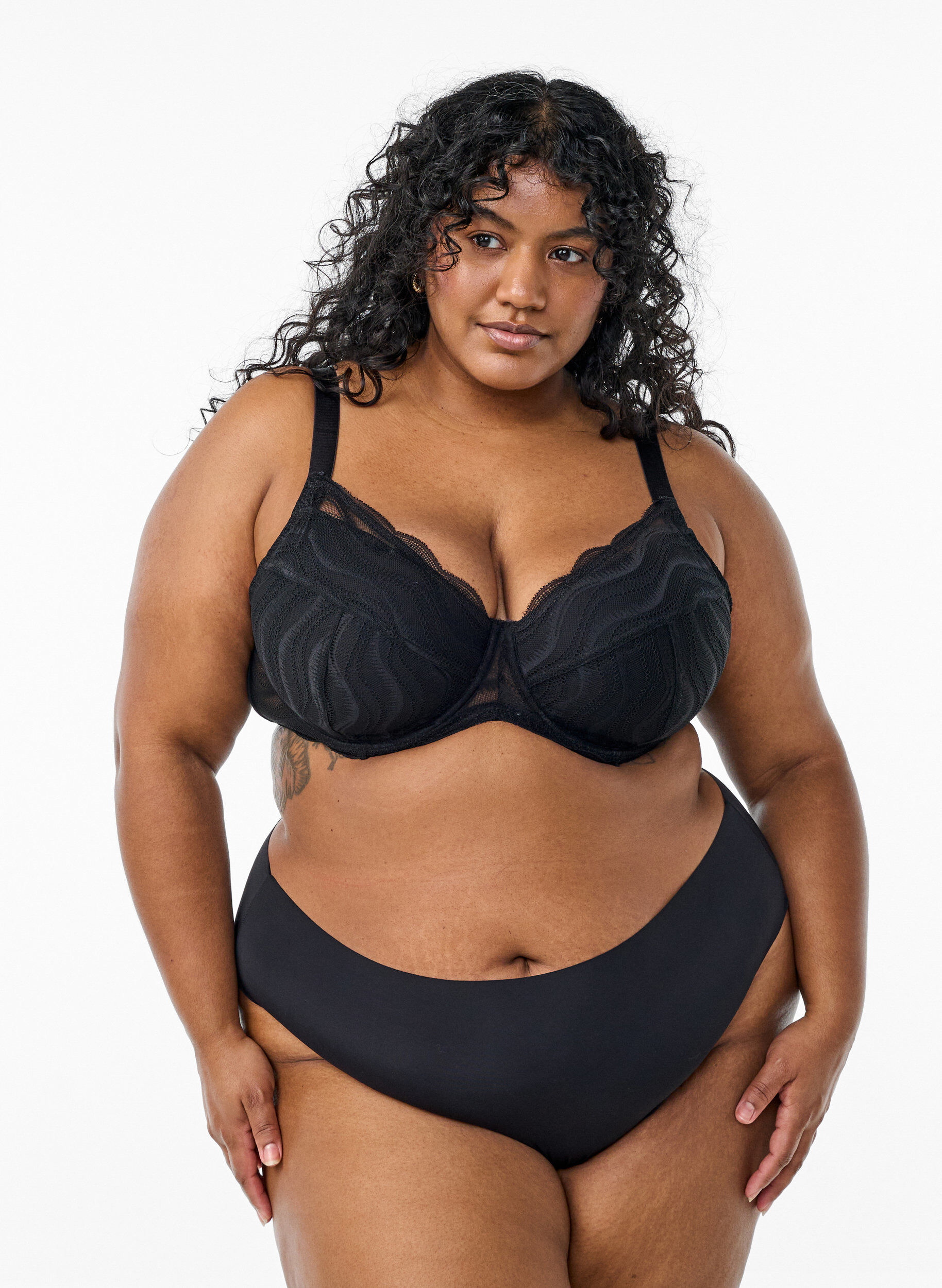 ZizziWattierter BH mit Spitze, Schwarz, Model image number 1