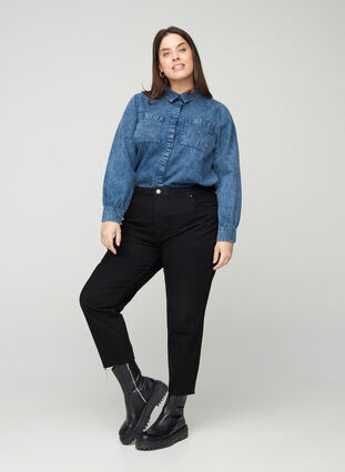 Cropped Mom Fit Mille Jeans mit lockerer Passform, Black, Model image number 3