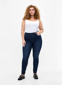 Super Slim-Jeans mit einer hohen Taille, Dark Blue, Model