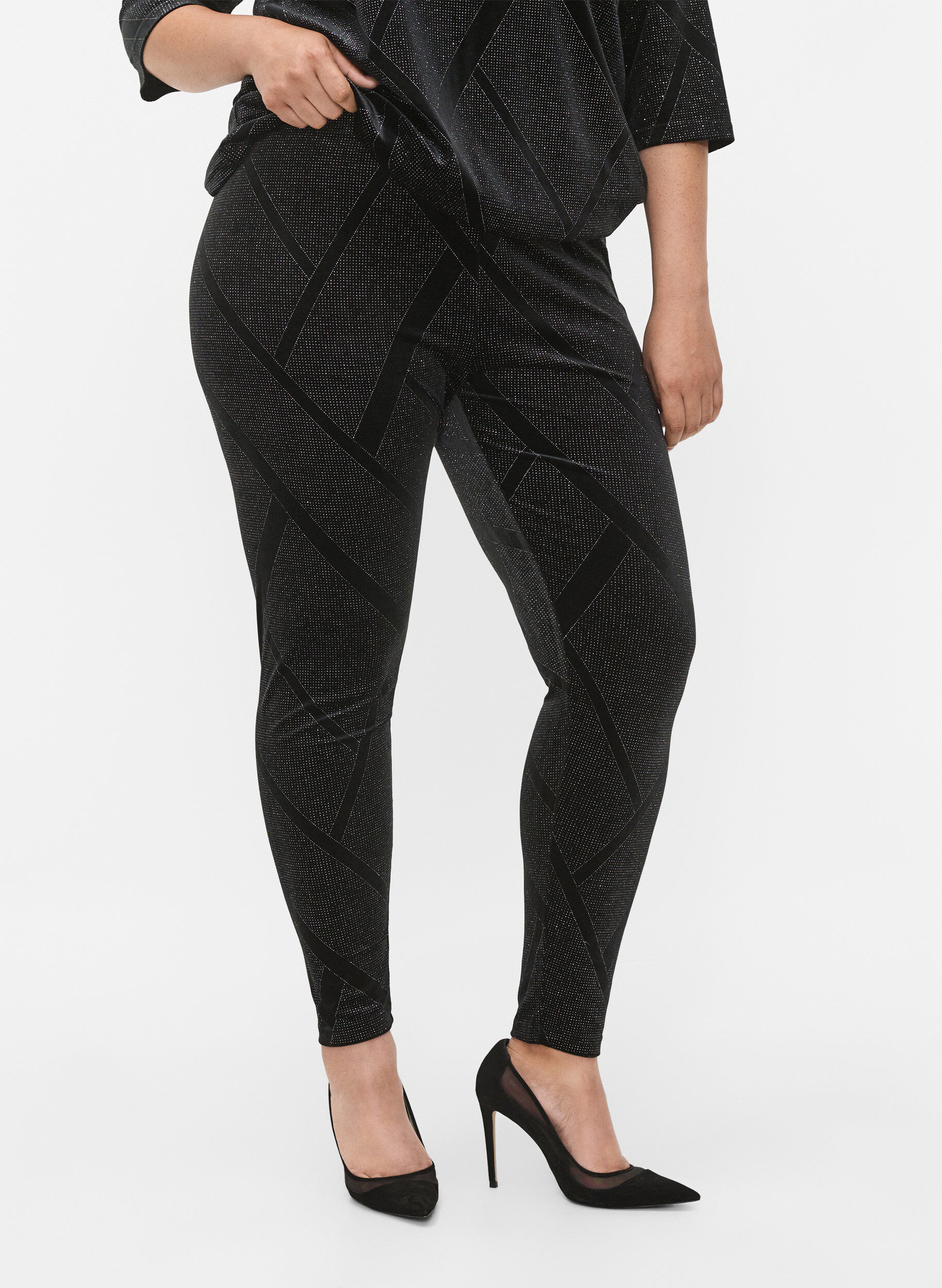 ZizziVelours-Leggings mit Glitzer und Muster, Schwarz, Model image number 1