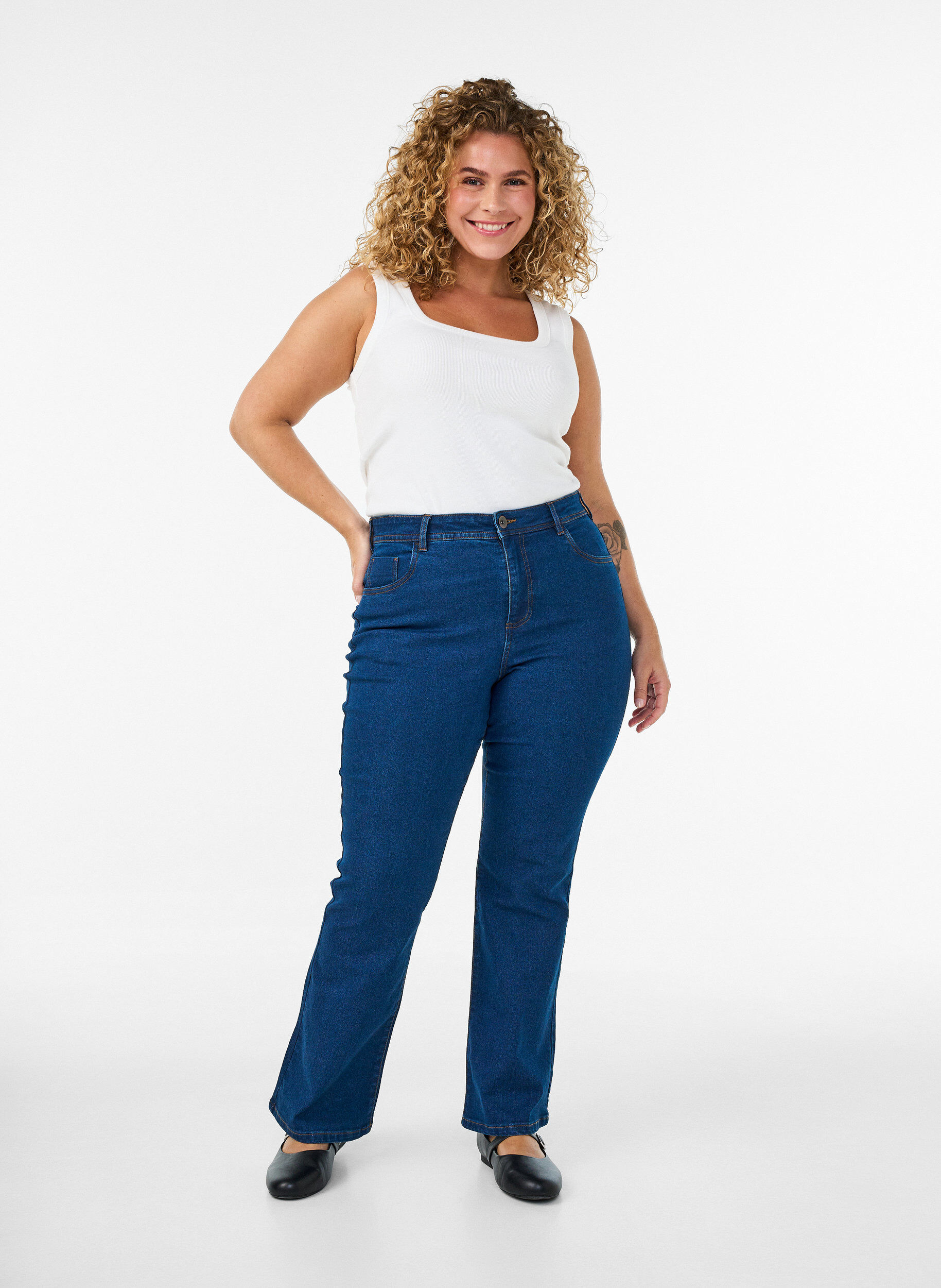ZizziHoch taillierte Jeans mit Bootcut, Blau, Model image number 0
