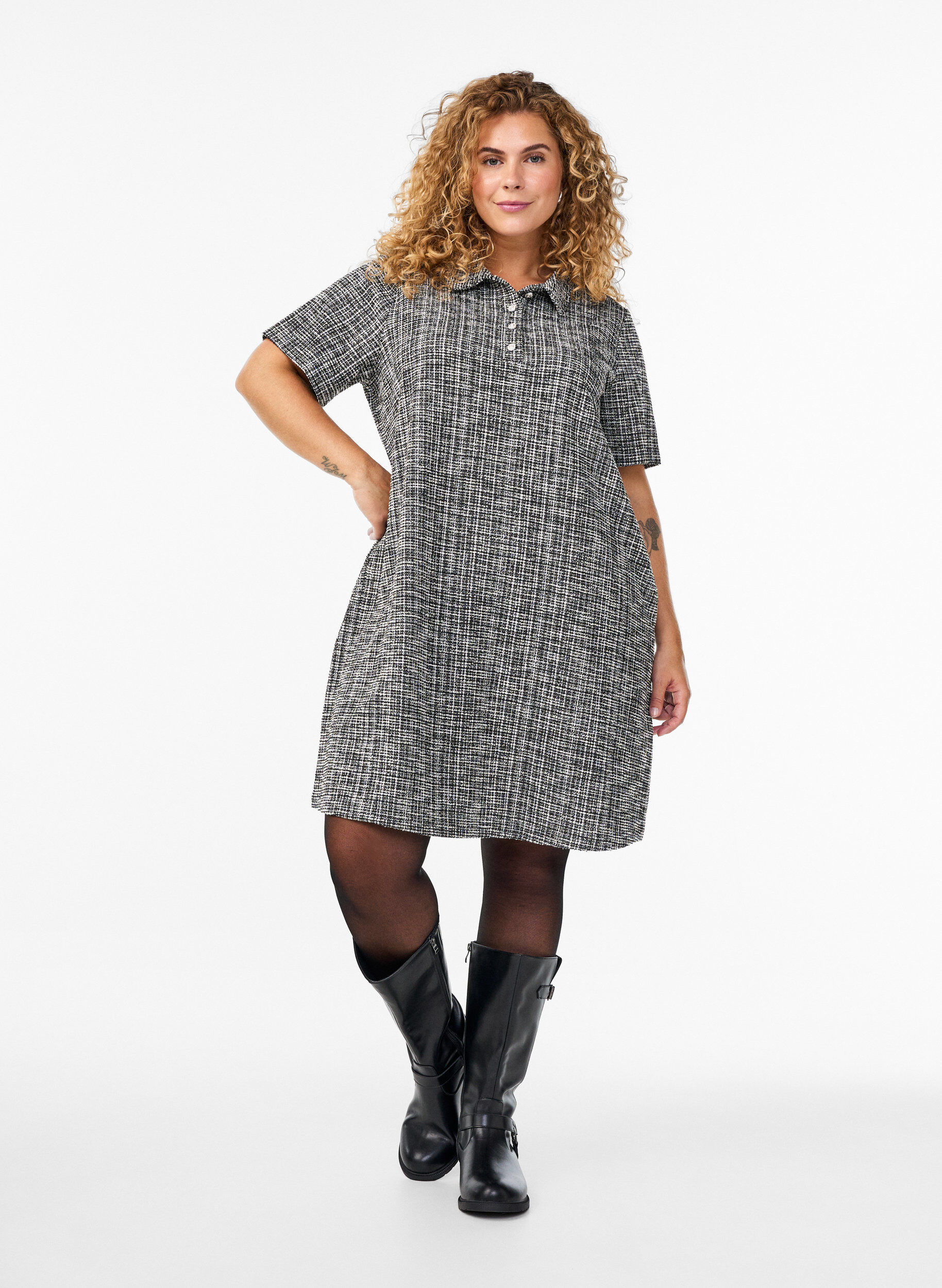 ZizziKurzes Kleid aus texturiertem Jersey mit grafischem Karomuster, Vanille, Model image number 1