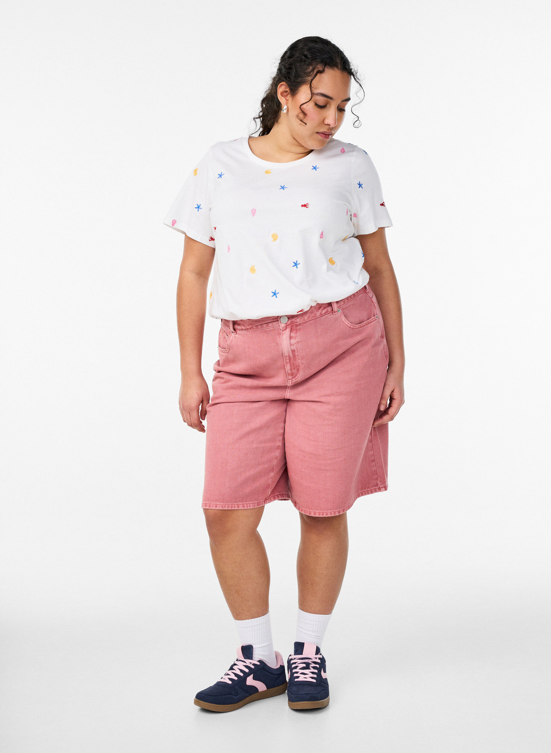 ZizziT-Shirt aus Bio-Baumwolle mit aufgestickten Motiven, Wei&szlig;, Model image number 1