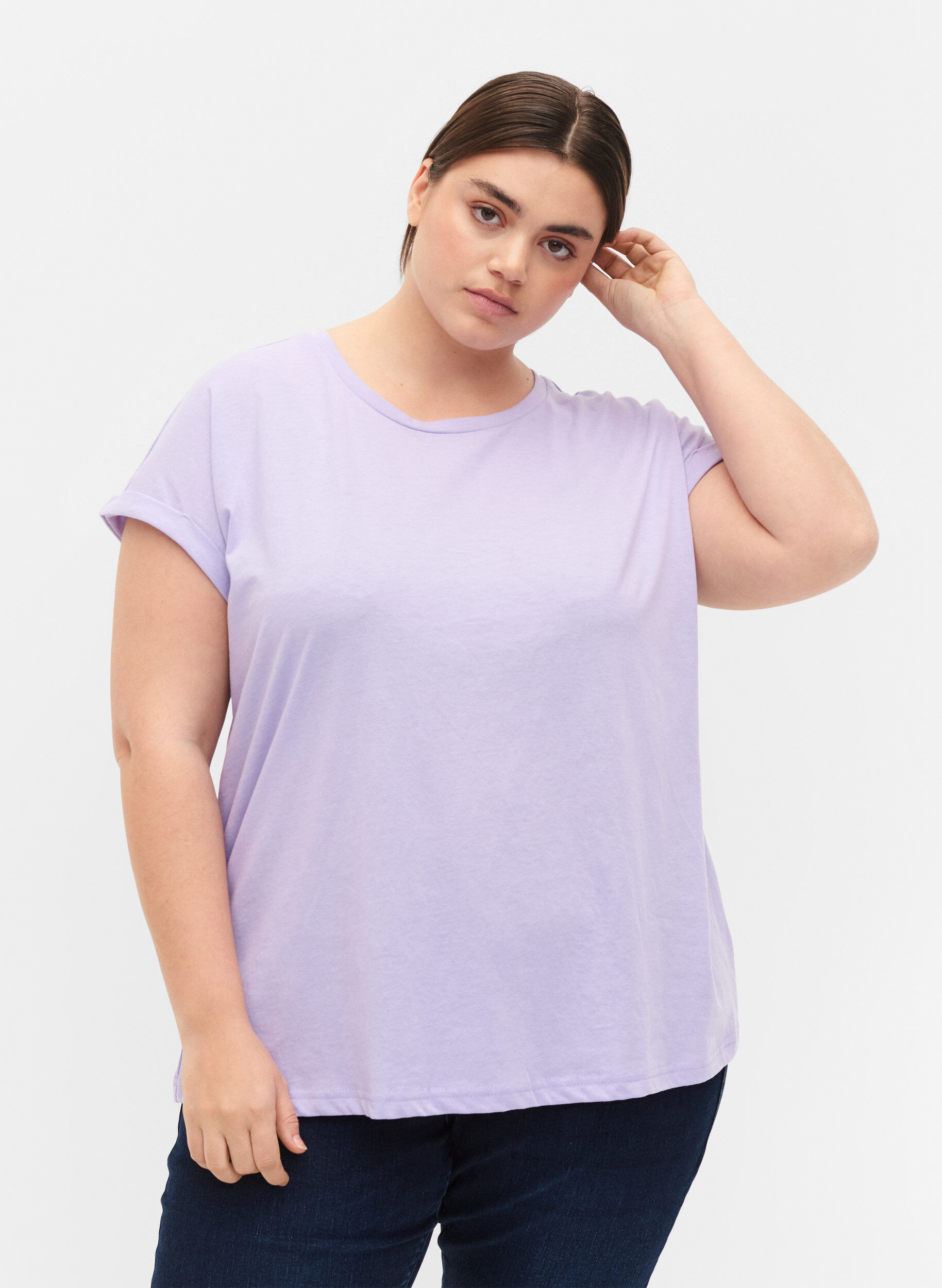 Kurz&auml;rmeliges T-Shirt aus einer Baumwollmischung, Lila, Model