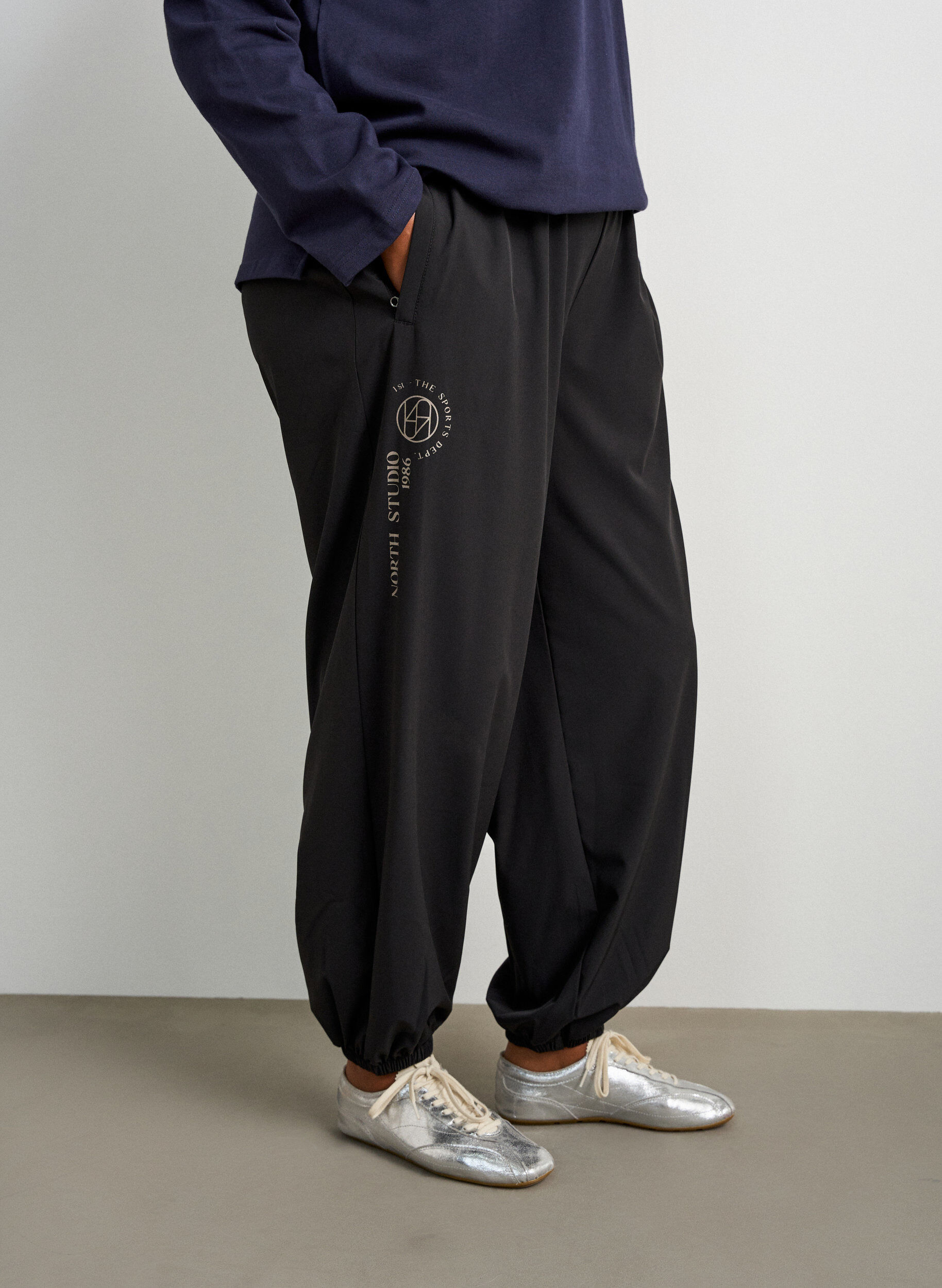 ZizziTrainingshose mit Ballonbeinen, Schwarz, Model image number 2