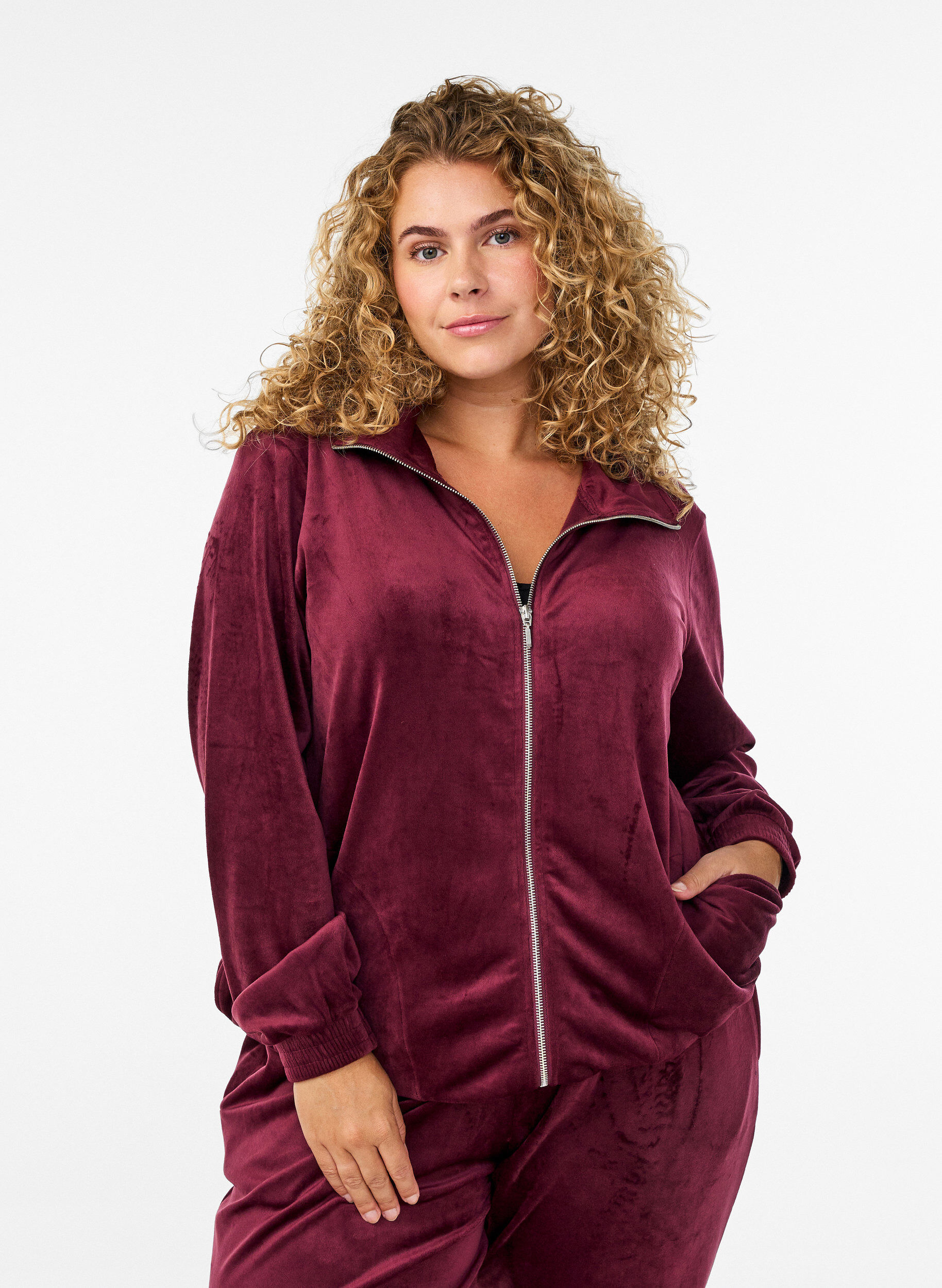 ZizziCardigan aus Velours mit Rei&szlig;verschluss und hohem Kragen, Dunkles Bordeaux, Model image number 0