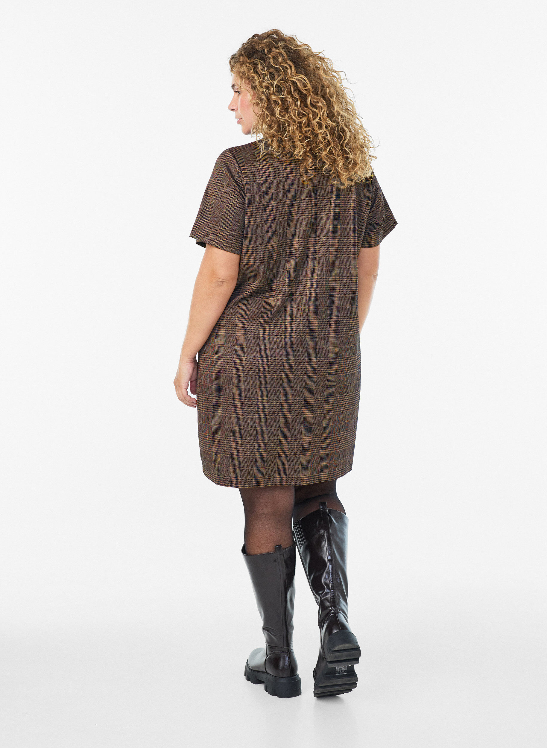 ZizziKurzes kariertes Kleid mit Hemdkragen, Braun, Model image number 2