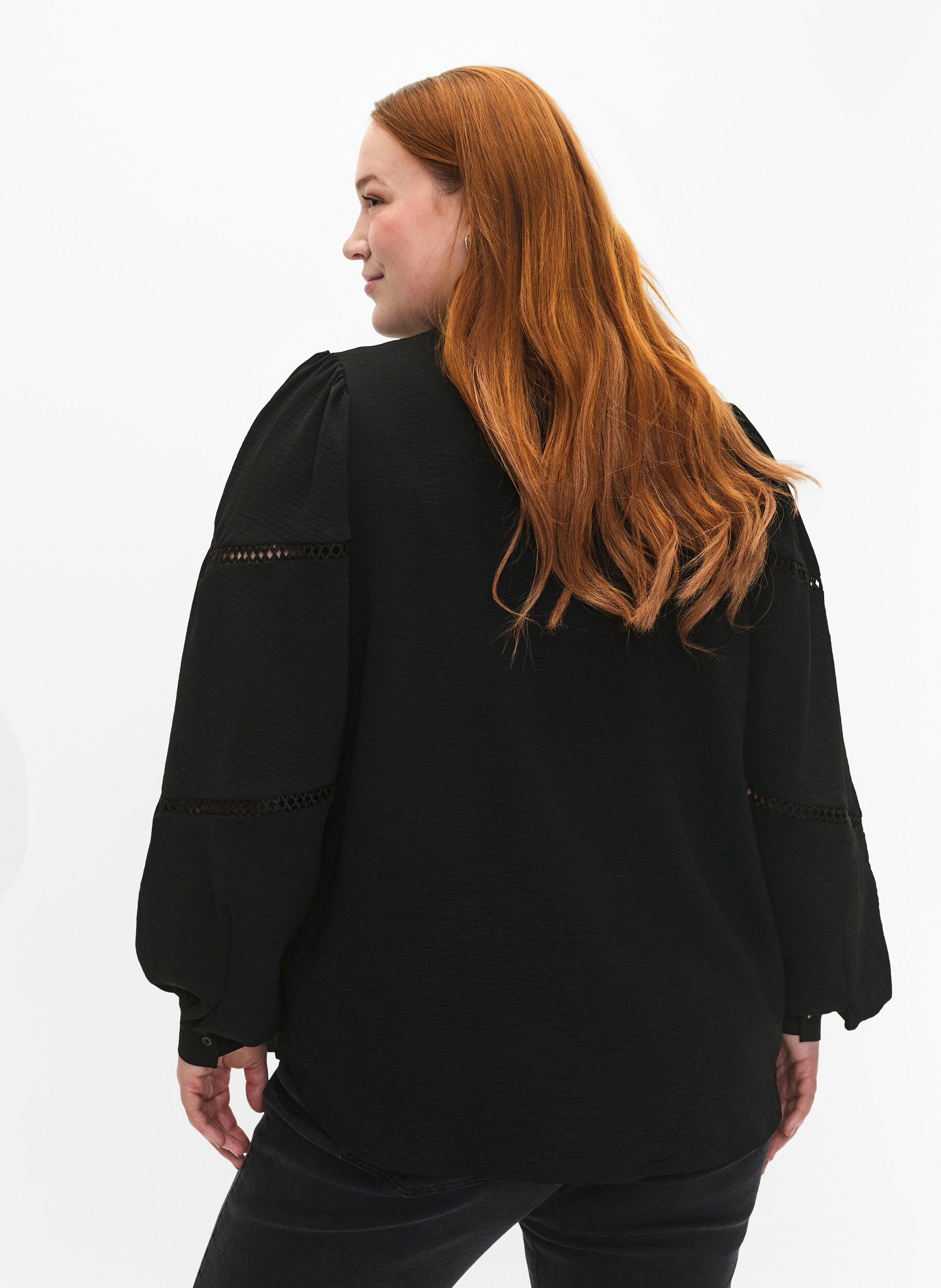 Zizzi Hemdbluse mit geh&auml;kelten Verzierungen, Black, Model image number 1