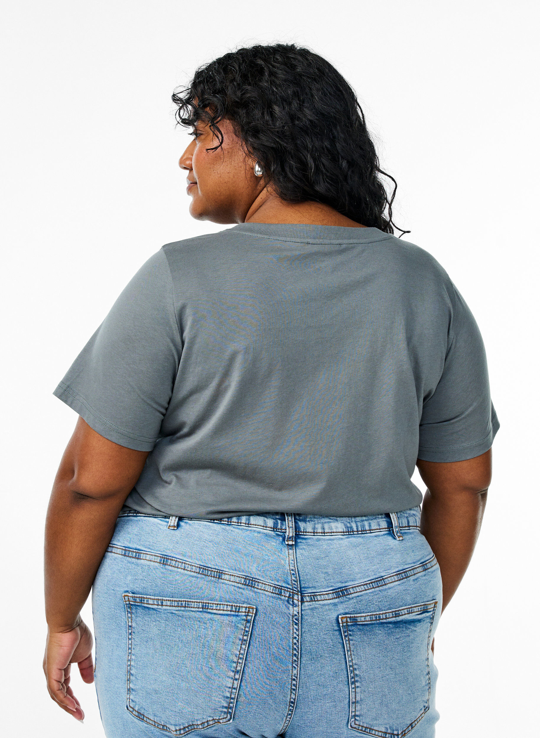 ZizziEinfaches T-Shirt aus Baumwolle mit V-Ausschnitt., Gr&uuml;n, Model image number 2