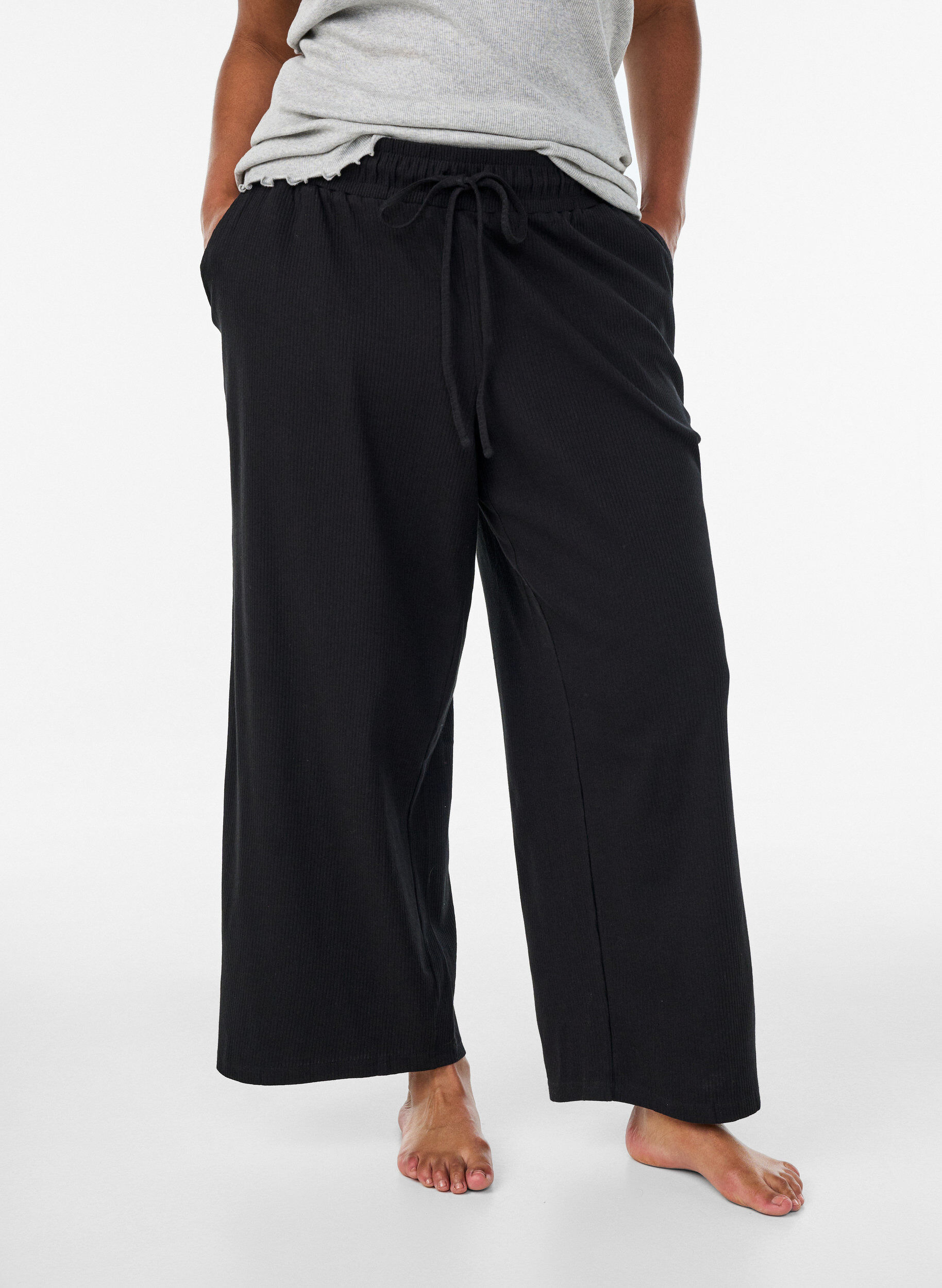 ZizziGerippte Pyjamahose mit geraden Beinen, Schwarz, Model image number 1