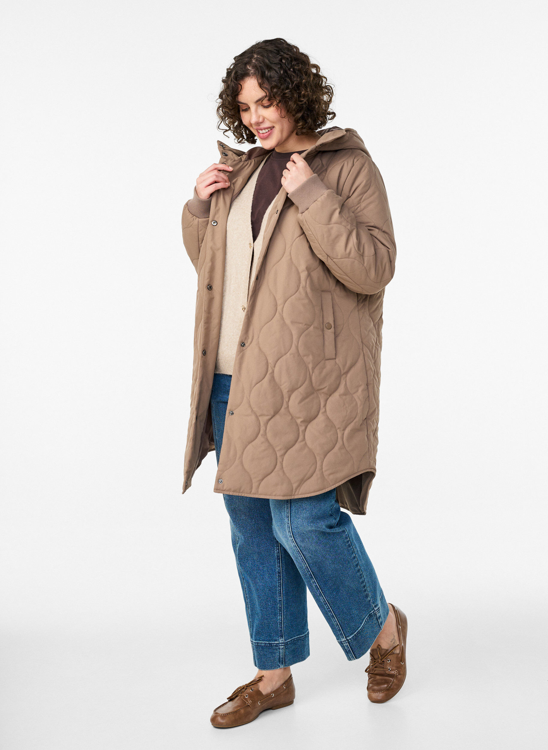 ZizziMittellange Steppjacke mit Kapuze, Braun, Model image number 1