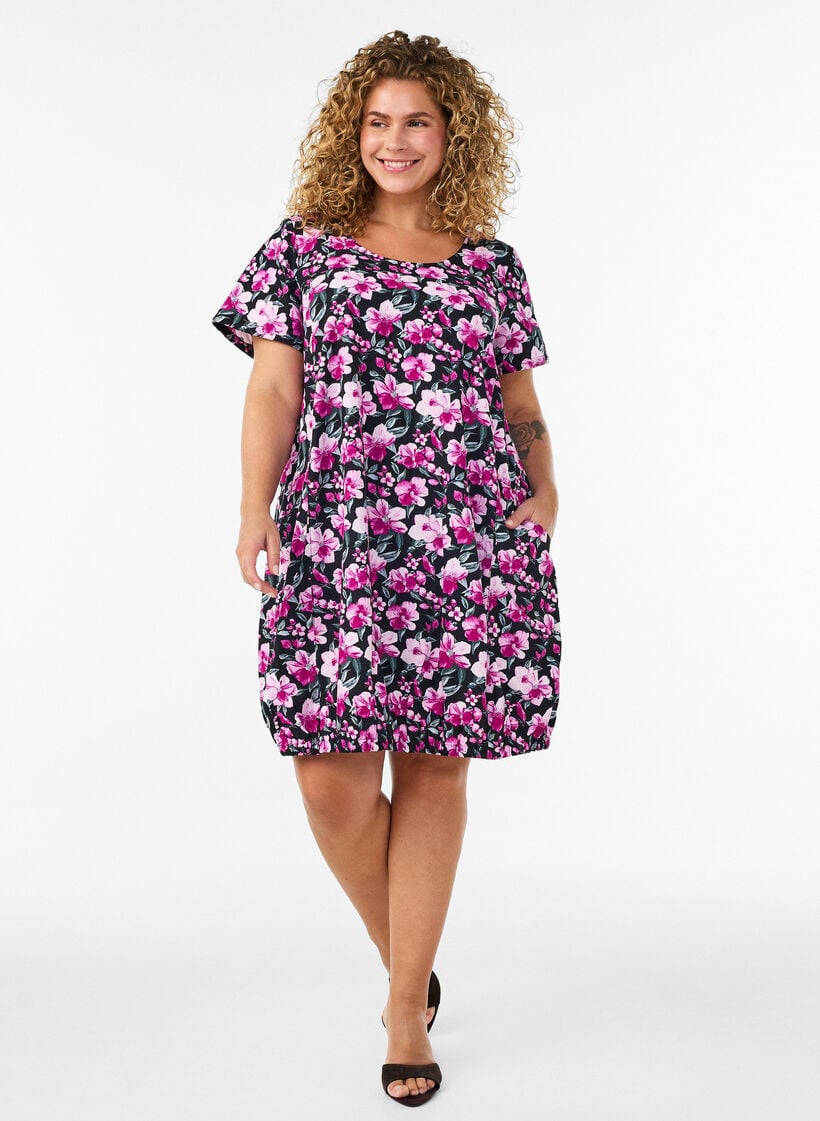 Kurz&auml;rmliges Baumwollkleid mit Aufdruck, Schwarz, Model image number 1