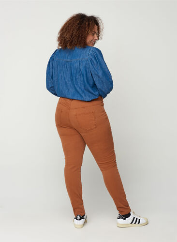 Hochtaillierte Super Slim Amy jeans, Brown ASS, Model image number 0