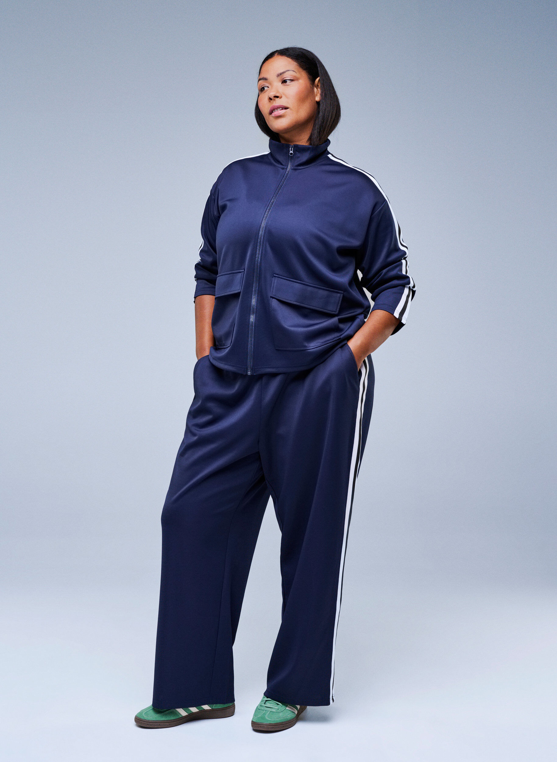 ZizziTrainingshose mit hoher Taille und sportlichen Streifen, Blau, Image image number 0