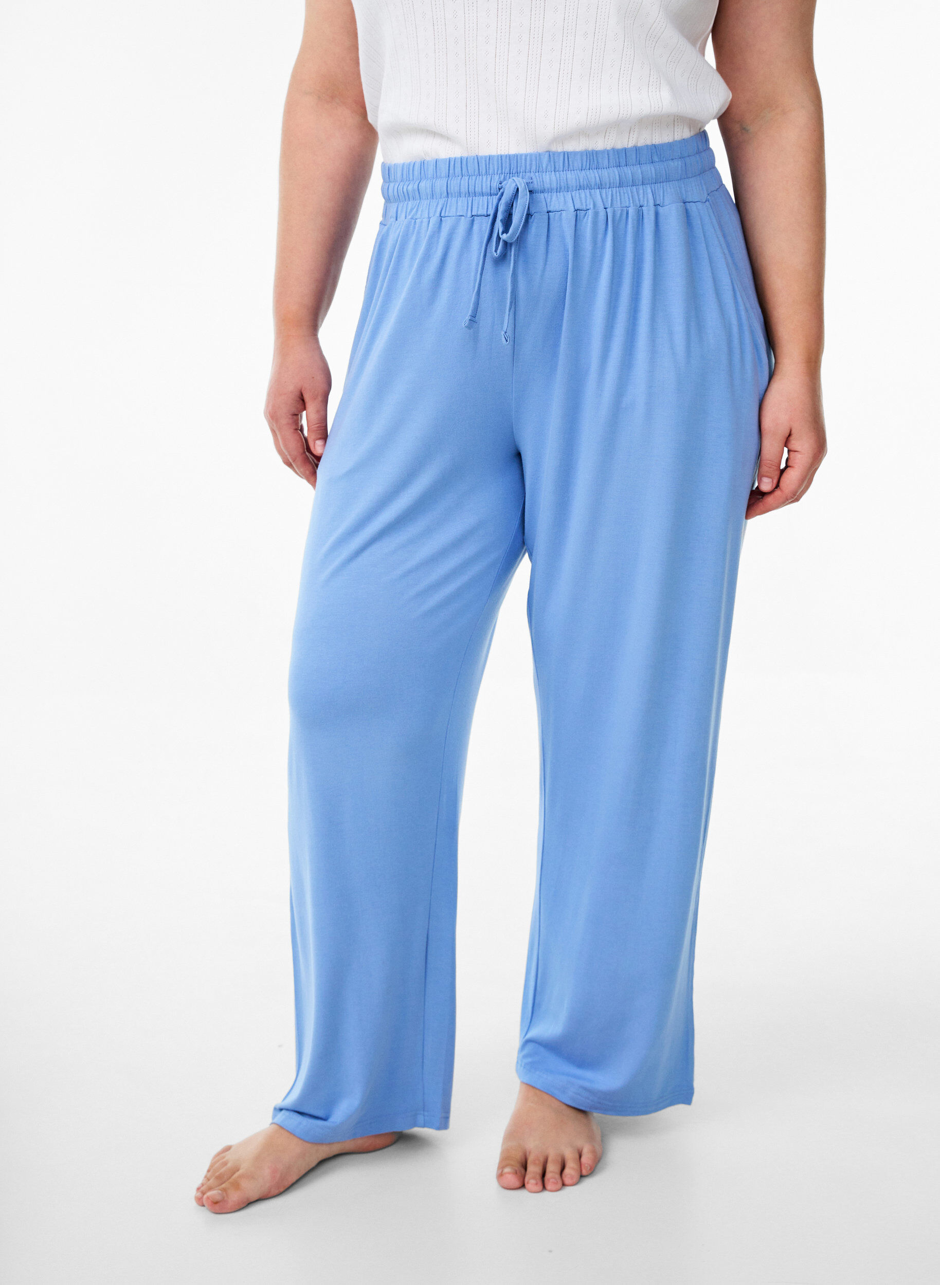 ZizziLockere Nachthose aus Viskose-Jersey mit Taschen, Blau, Model image number 2