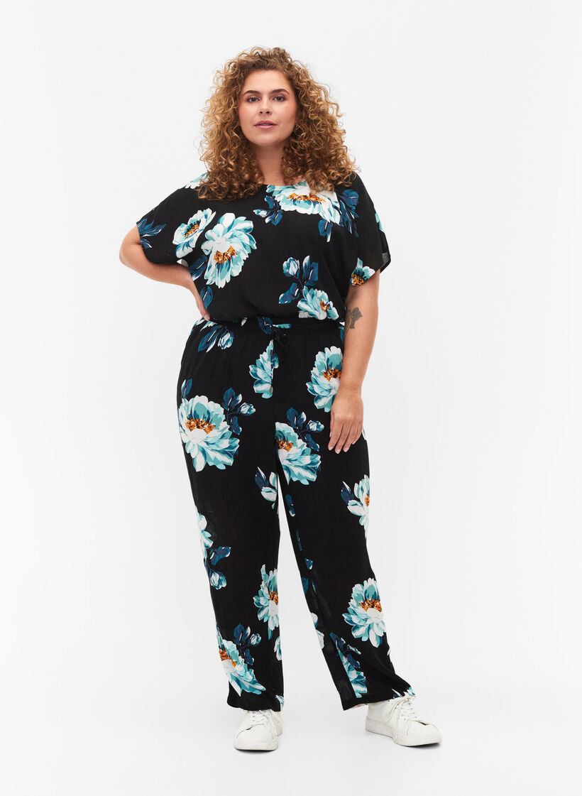 Kurzarm Viskosebluse mit Blumenprint, Black Big Flower, Model image number 2