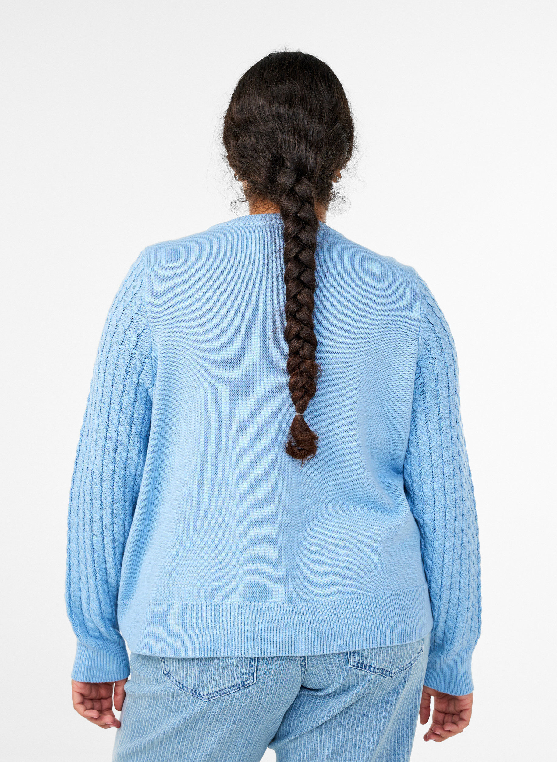 ZizziZopfmuster-Strickjacke mit goldenen Kn&ouml;pfen, Blau, Model image number 2