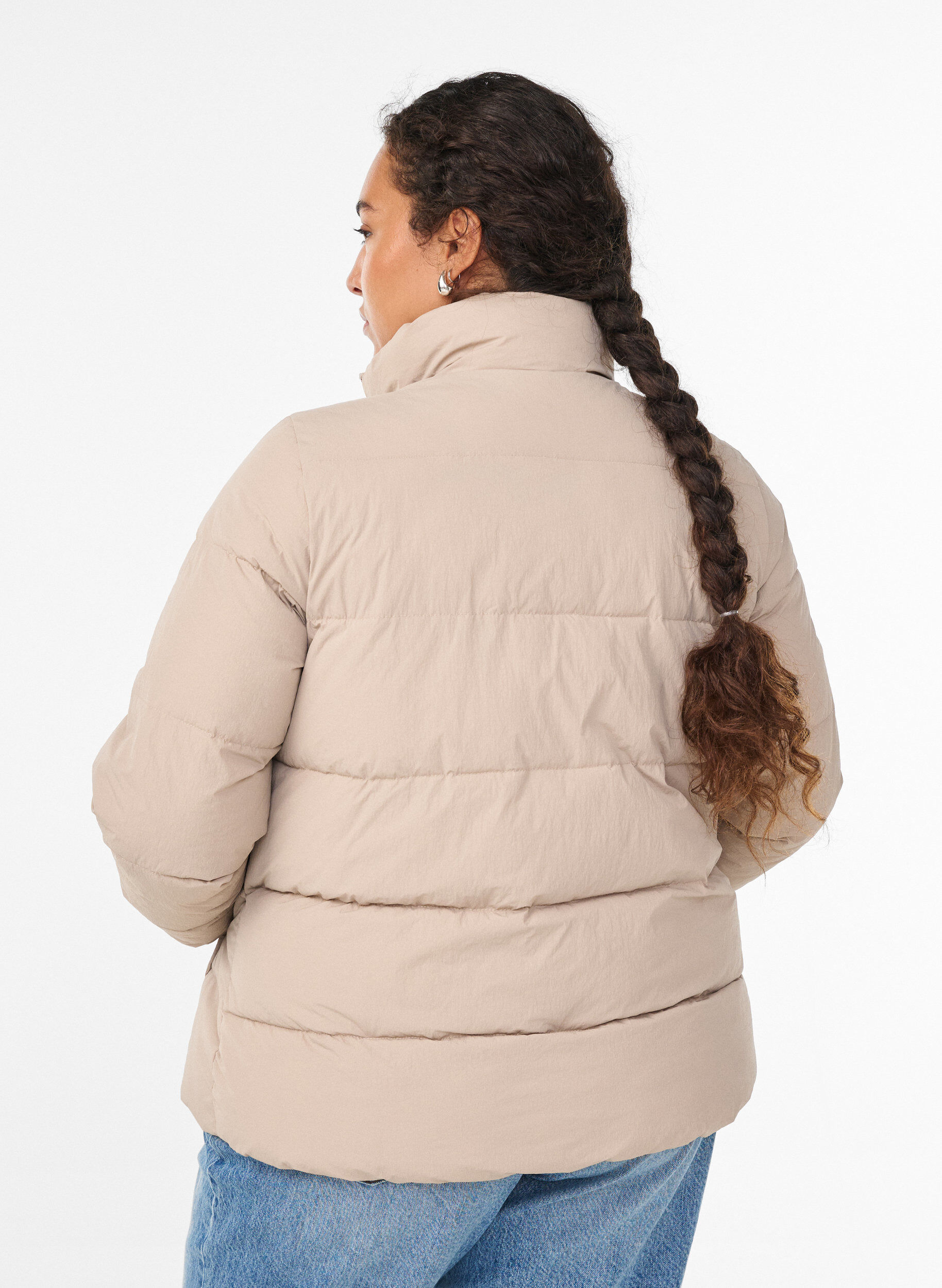 ZizziKurze gepolsterte Pufferjacke mit hohem Kragen, Beige, Model image number 2