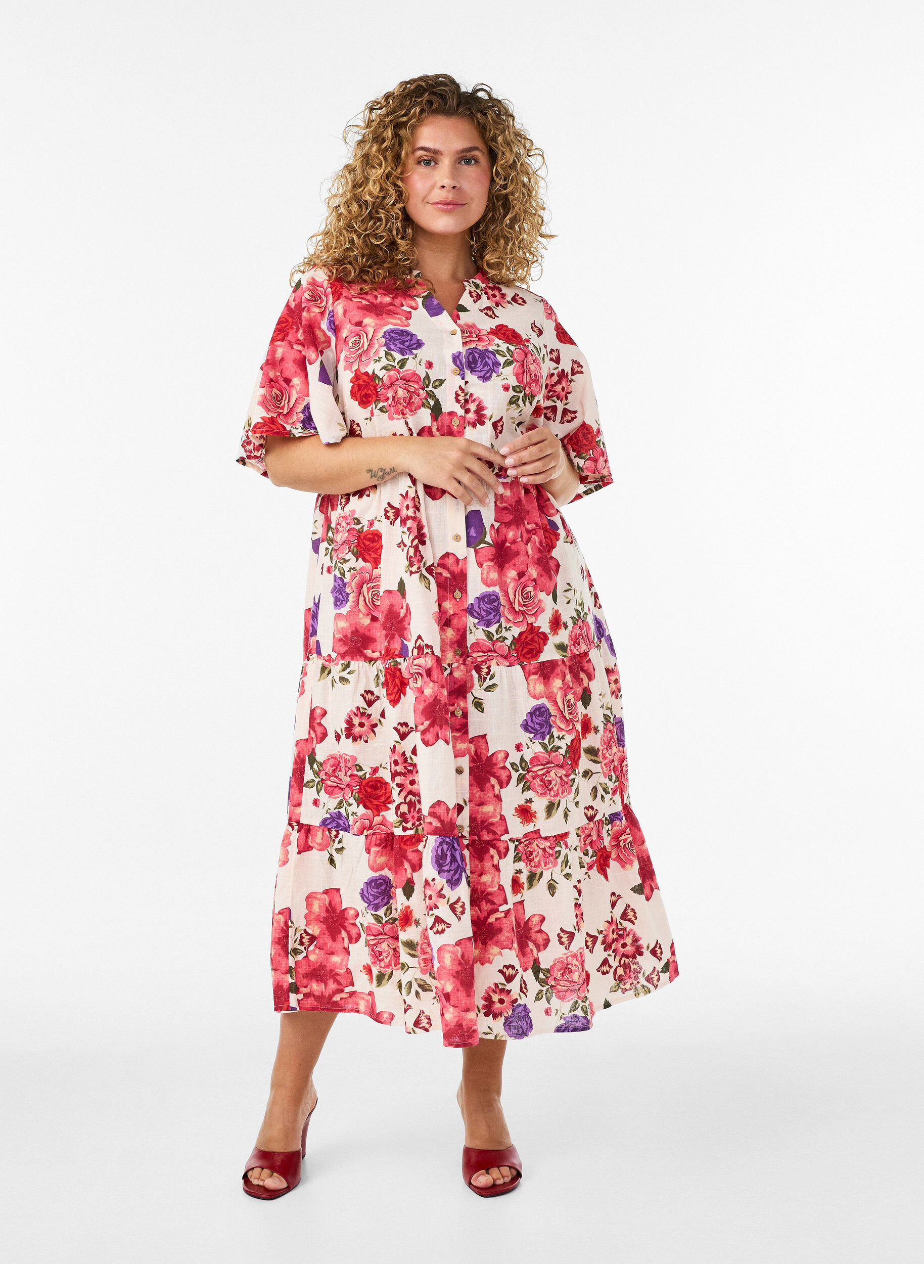 Baumwoll-Midikleid mit Blumenprint, Rot, Model