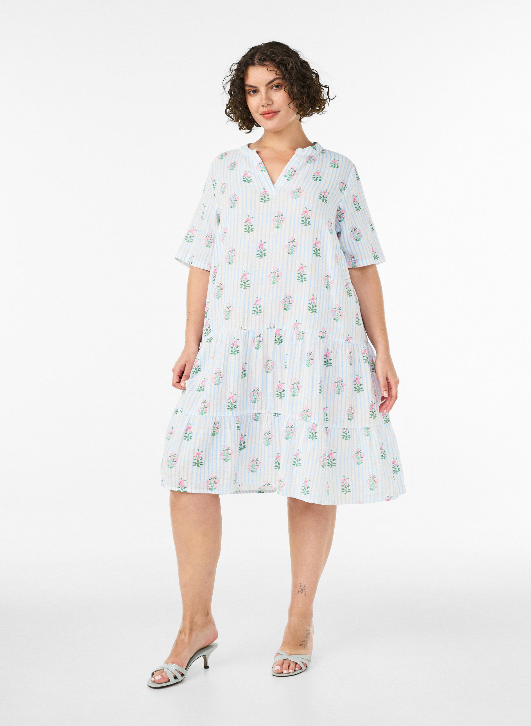 ZizziKurzes A-Linien-Kleid aus Baumwollmusselin, Vanille, Model image number 1