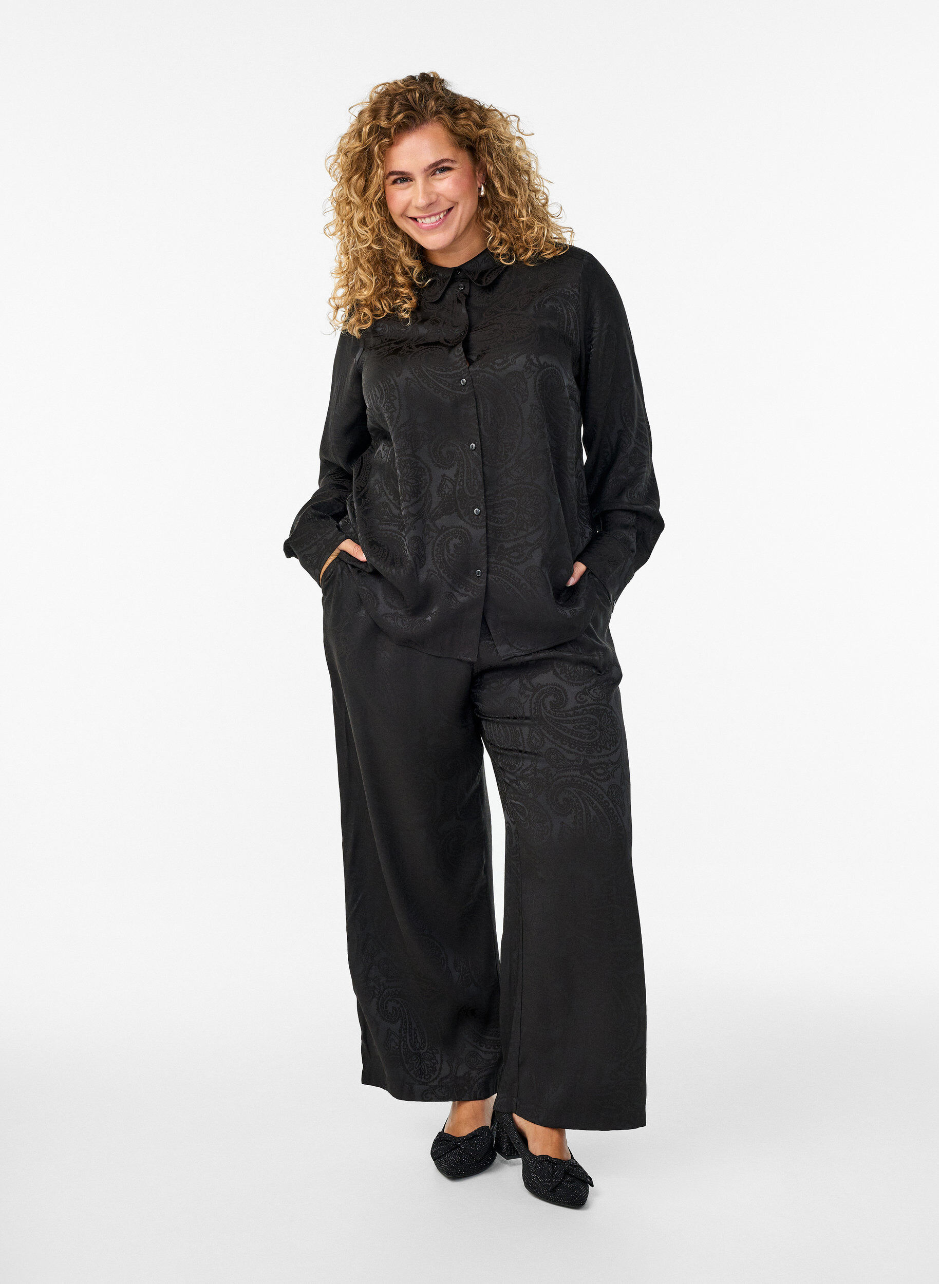 ZizziBluse mit Ton-in-Ton Paisleymuster, Schwarz, Model image number 1