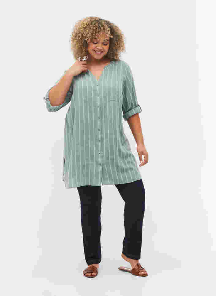 Gestreiftes Shirt mit V-Ausschnitt, Balsam Green Stripe, Model image number 2
