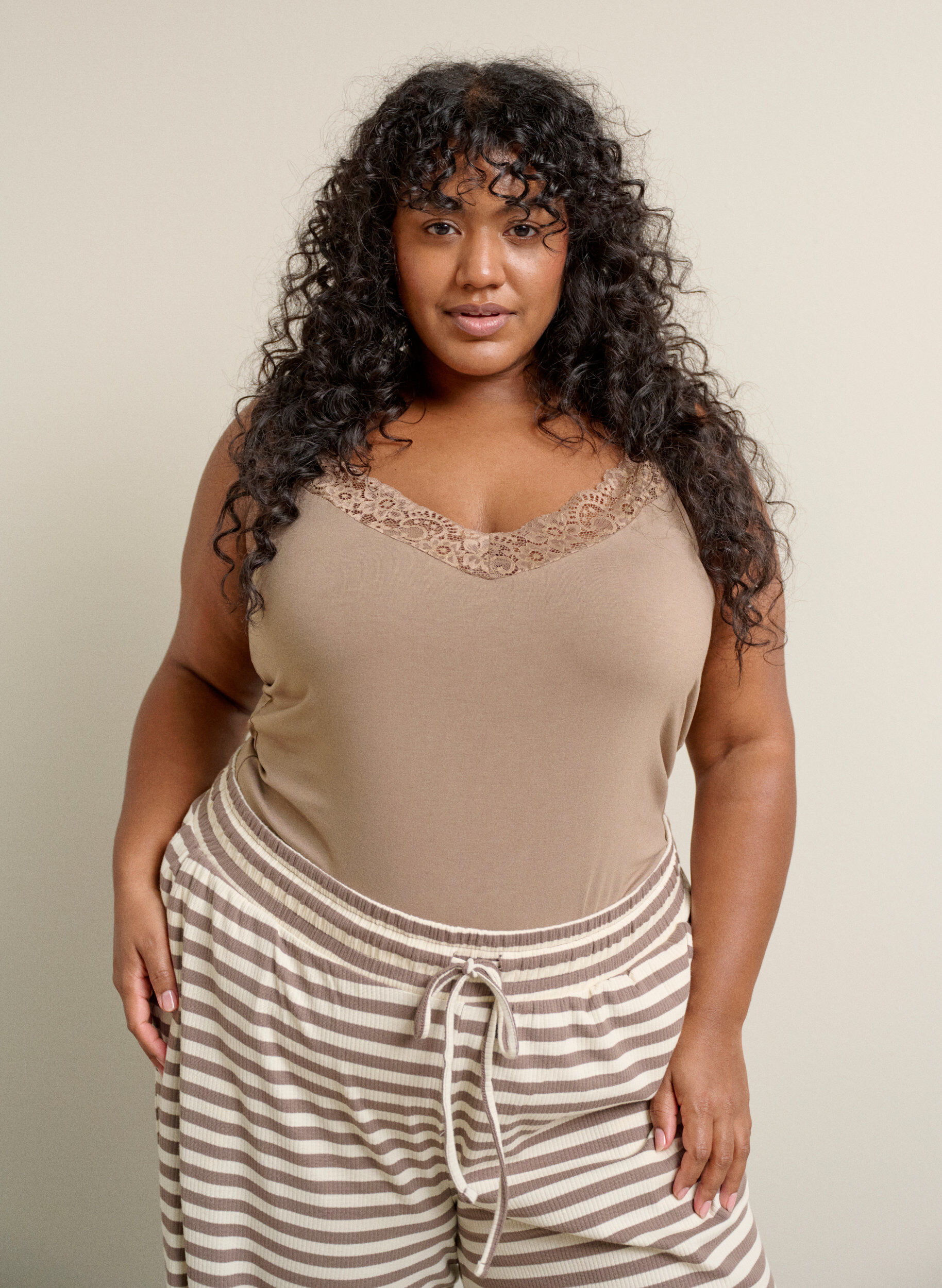 ZizziTop aus Viskose mit Spitze, Beige, Image image number 0