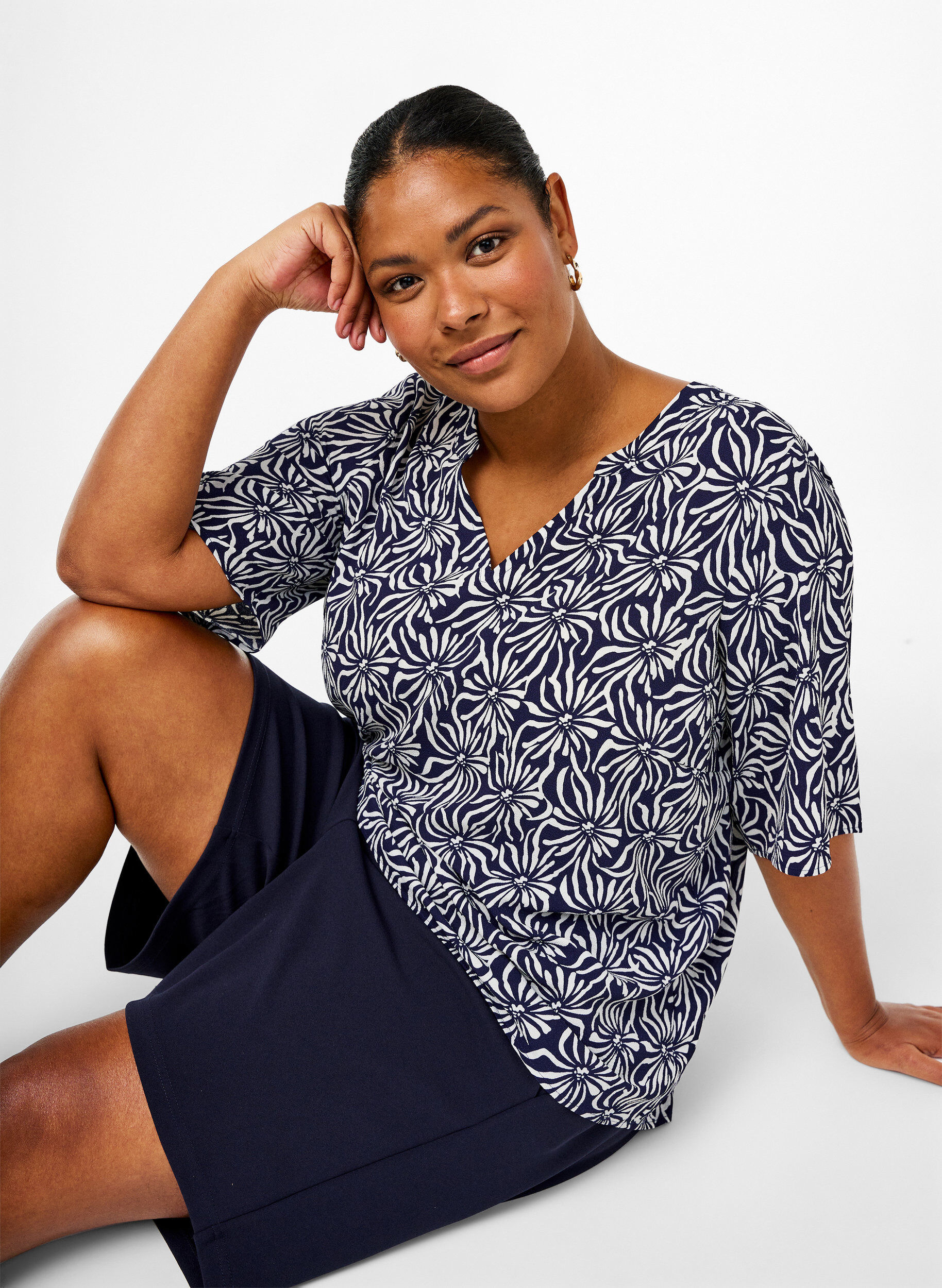 ZizziBluse mit V-Ausschnitt und Blumendruck, White Blue Flower, Image image number 0