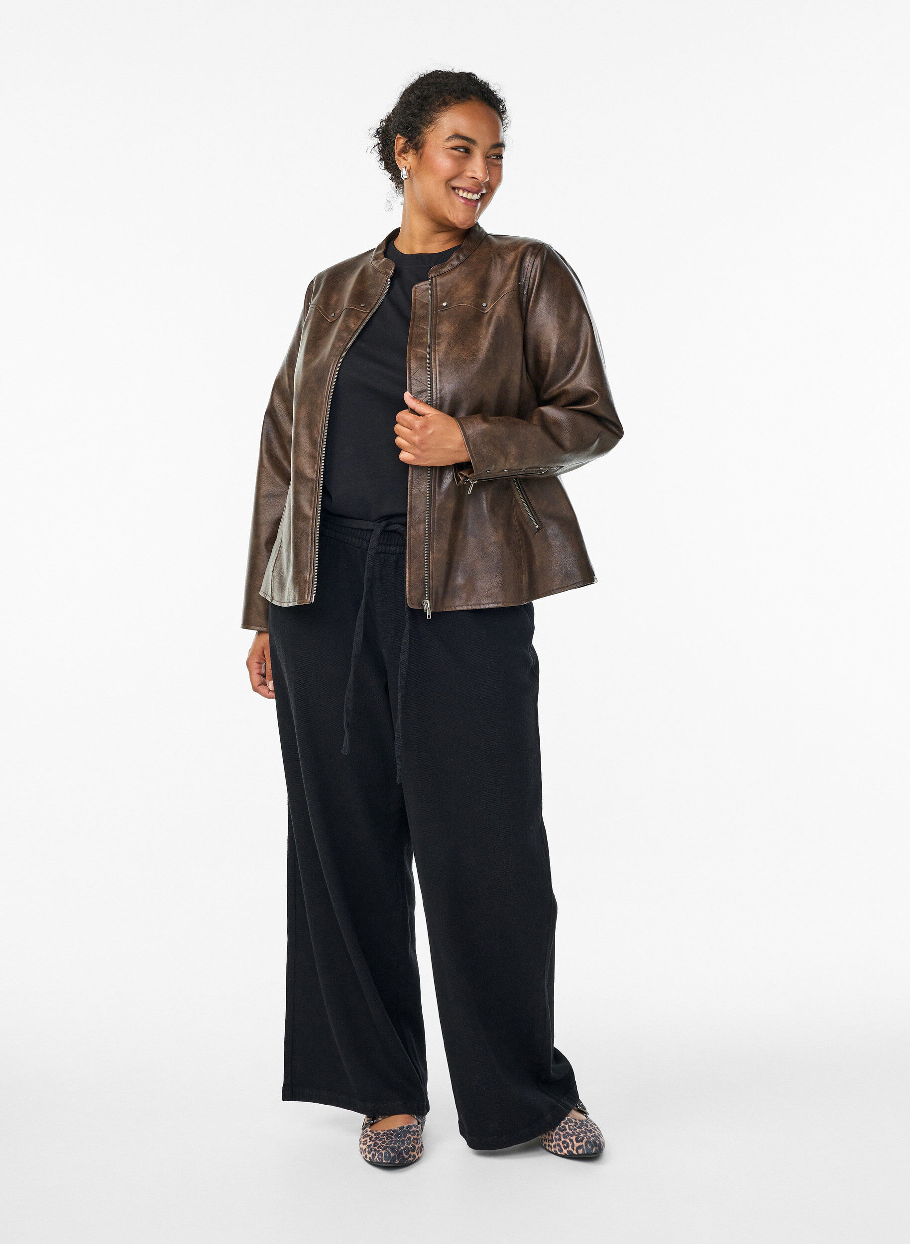 ZizziKunstlederjacke mit Nieten und Taschen, Braun, Model image number 1