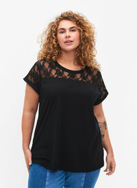 Baumwoll-T-Shirt mit Spitze und kurzen Ärmeln, Black, Model