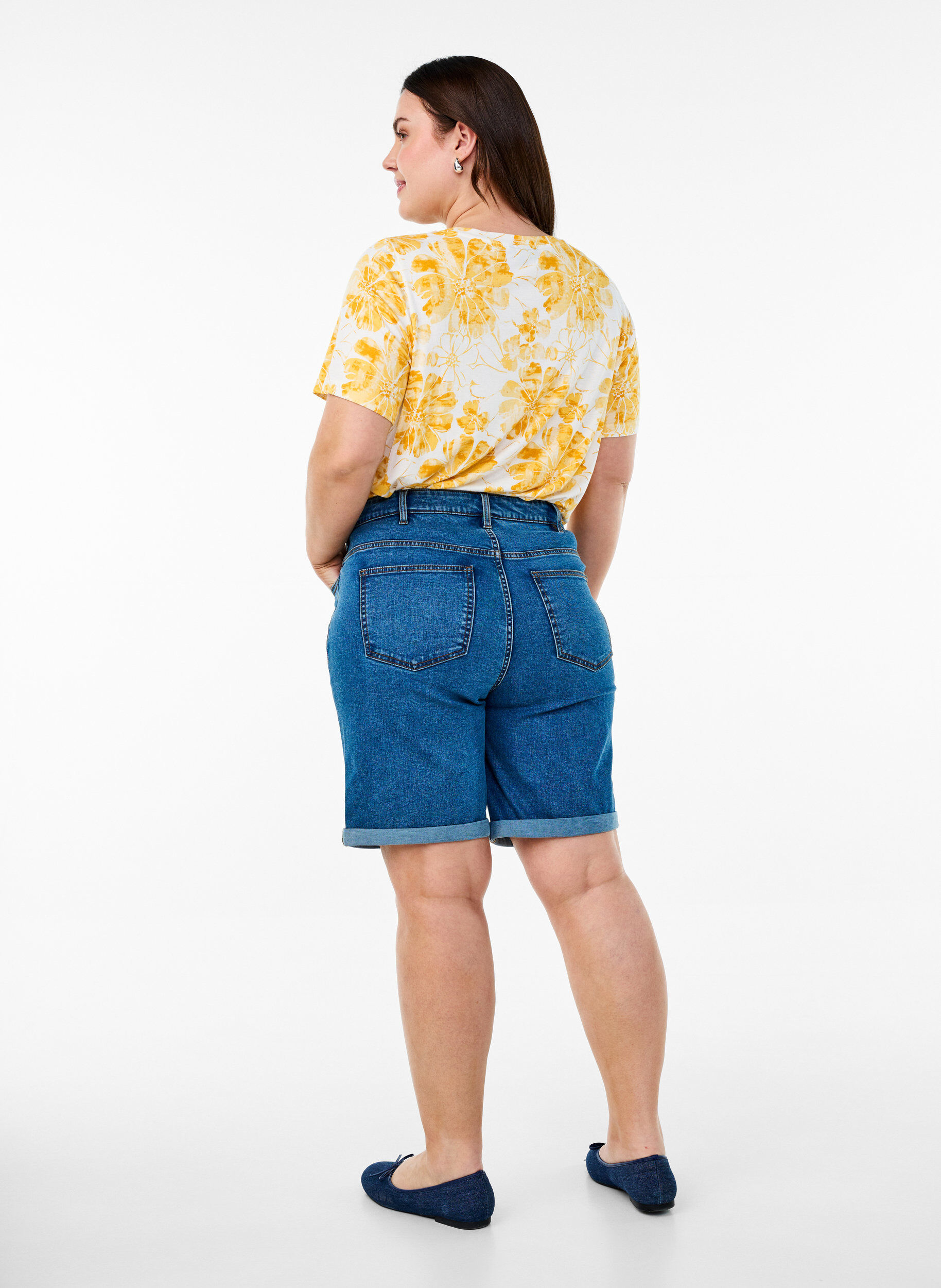 ZizziEng anliegende Jeansshorts mit hoher Taille, Blau, Model image number 2