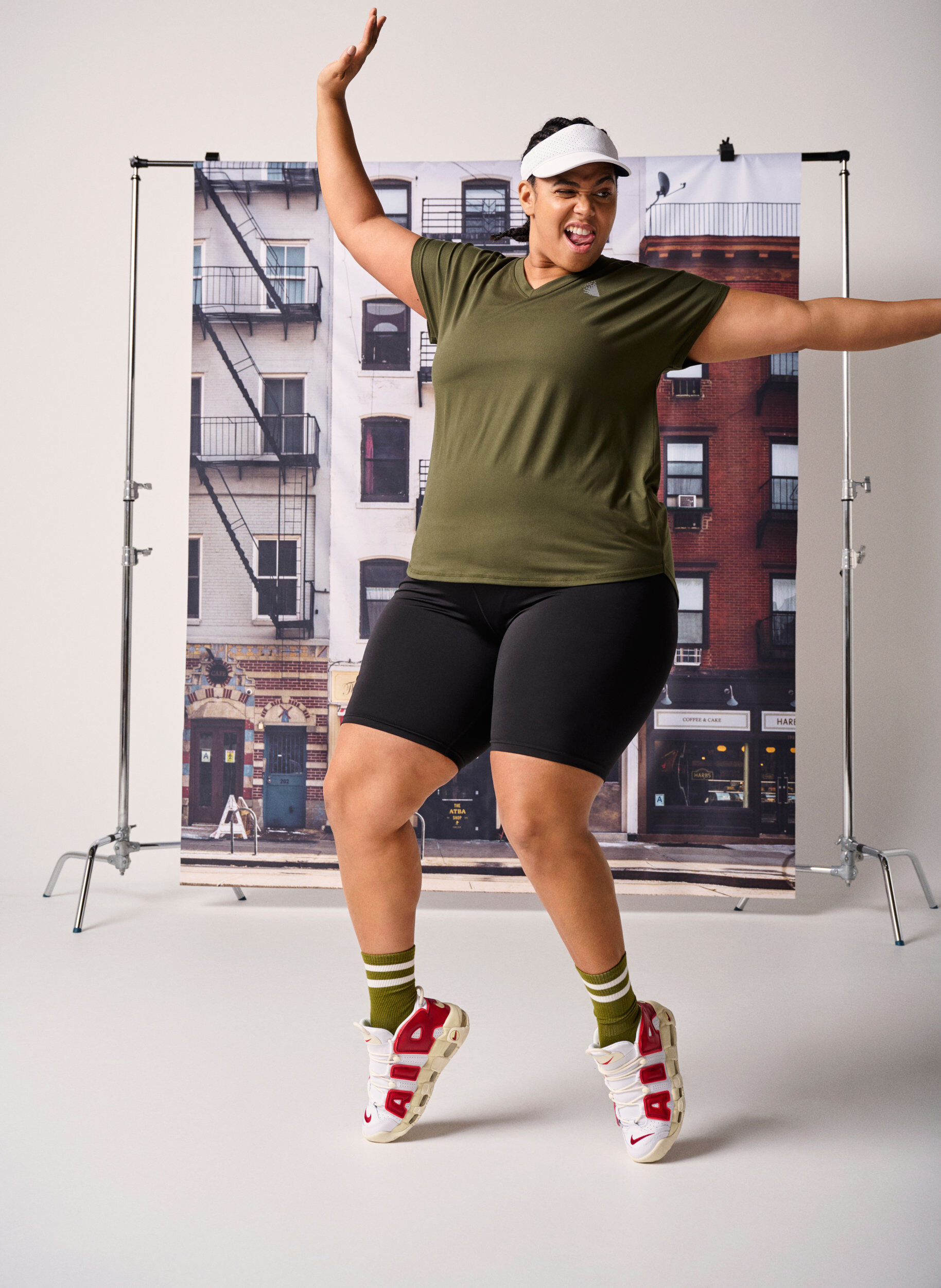 ZizziTrainings-T-Shirt mit V-Ausschnitt, Forest Night, Image image number 0