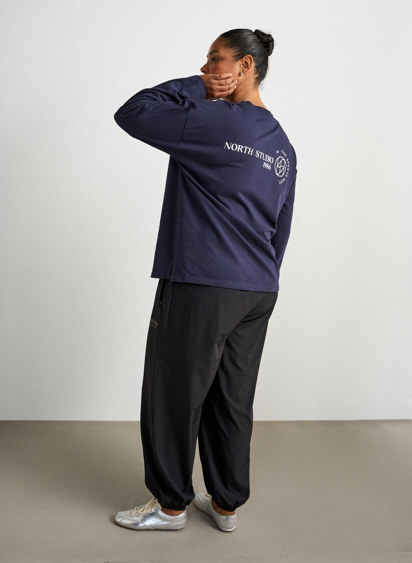 Trainingshose mit Ballonbeinen, Schwarz, Model image number 1