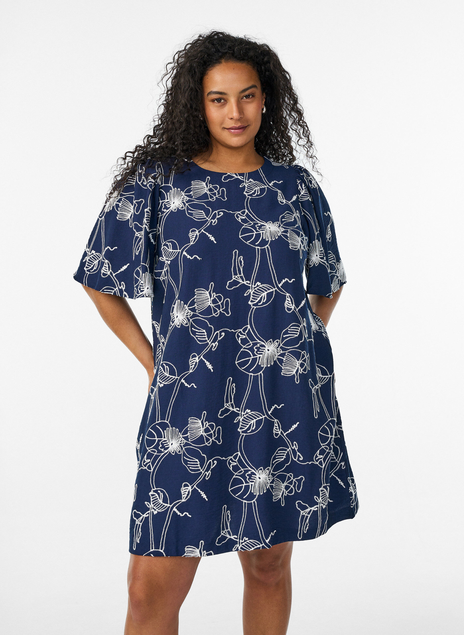 ZizziKurzes A-Linienkleid mit Stickmuster, Blau, Model image number 0