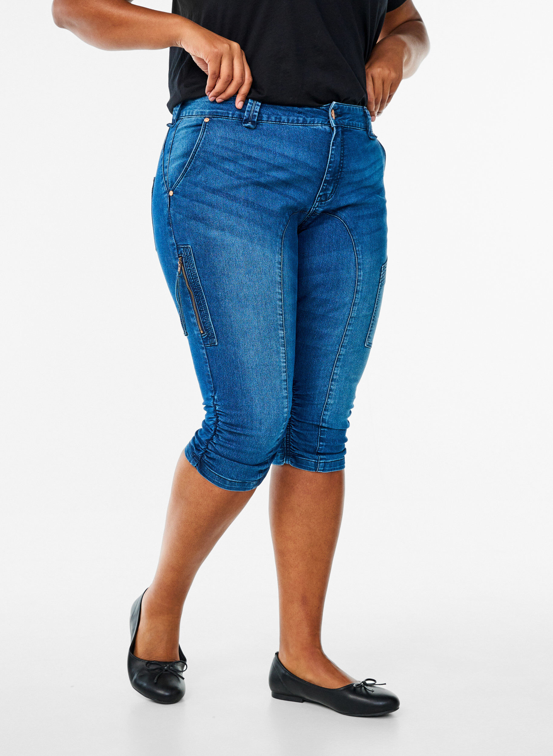 ZizziSlim Fit Capri-Jeans mit Taschen, Blau, Model image number 2
