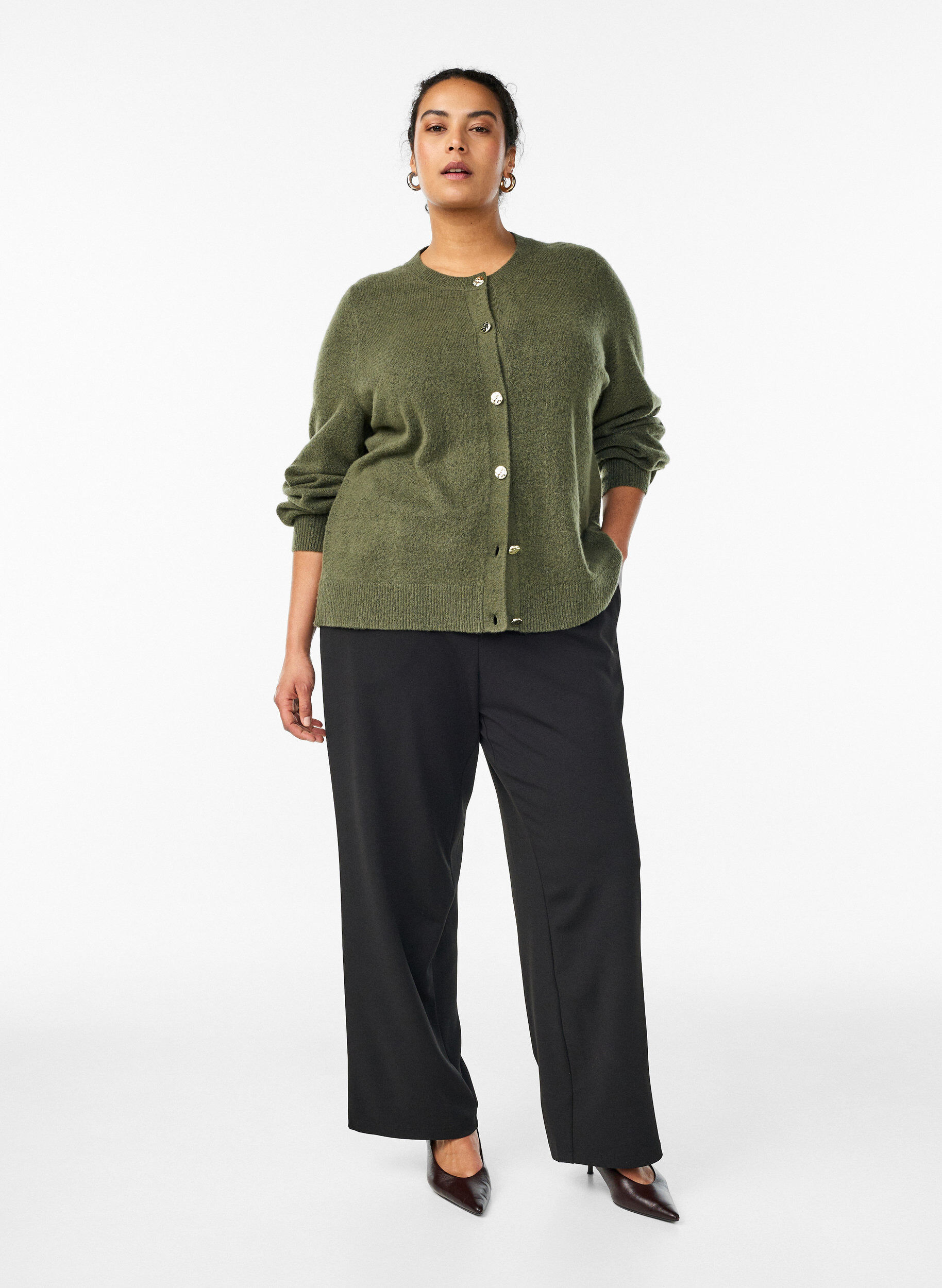 ZizziStrickjacke aus weichem Strick mit goldfarbenen Kn&ouml;pfen, Gr&uuml;n, Model image number 1