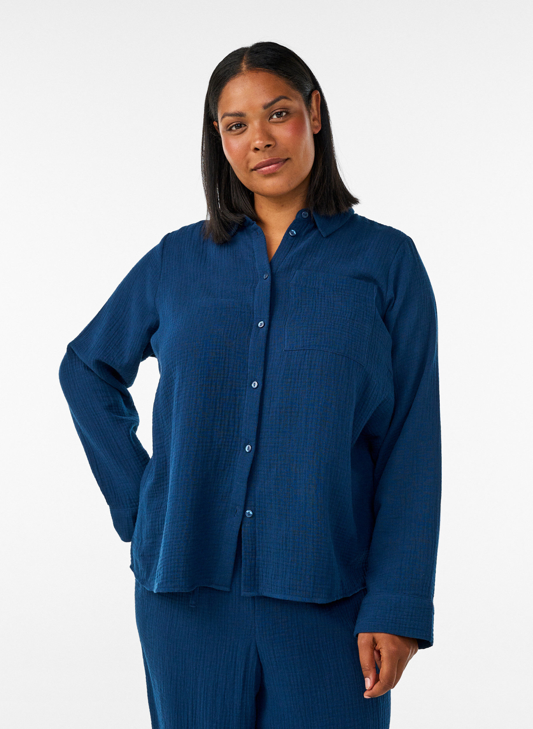 ZizziNachthemd aus Baumwoll-Musselin mit langen &Auml;rmeln, Blau, Model image number 0